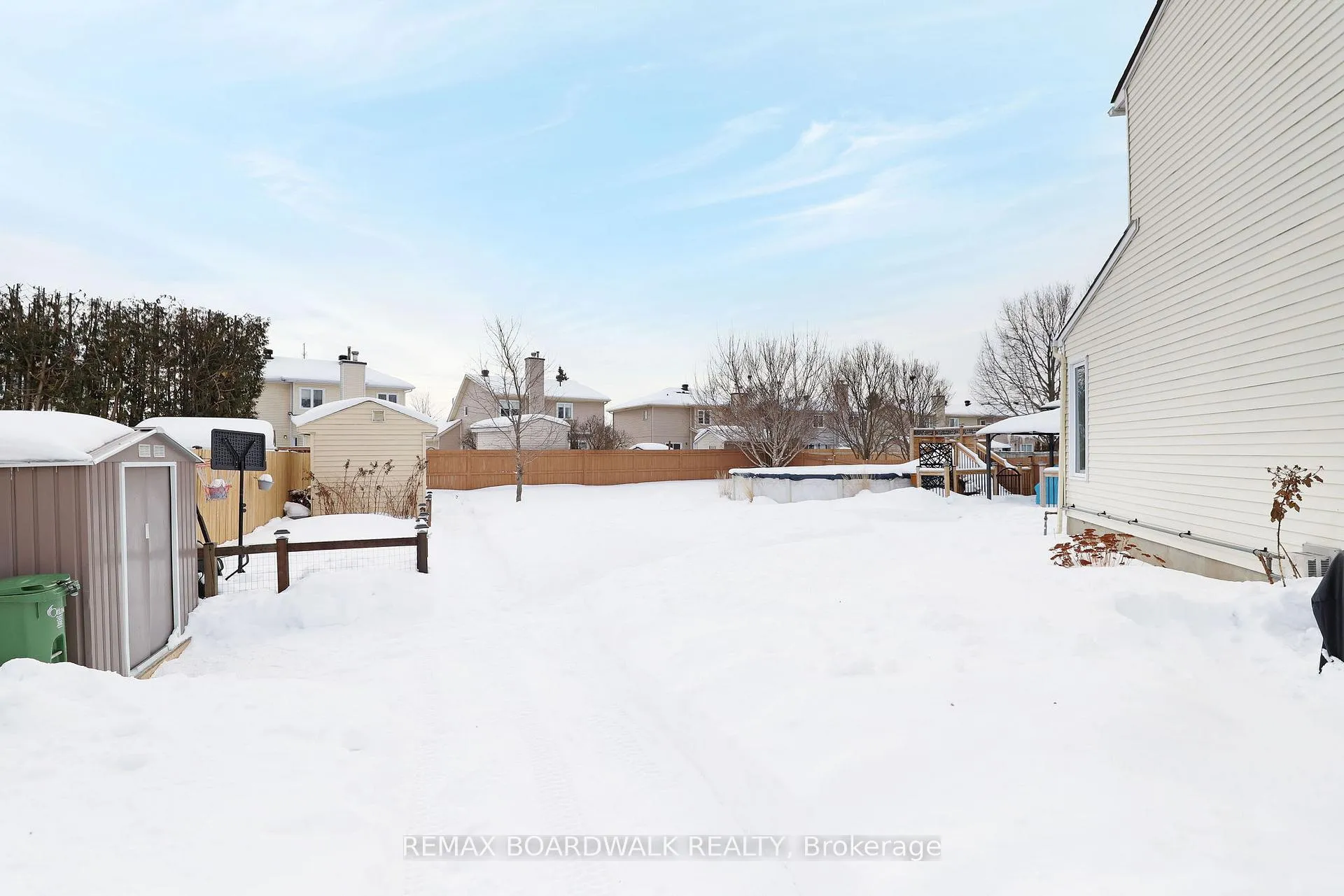 Photo 37 of 2094 Sunland Drive, Ottawa, Fallingbrook/Gardenway South — HOMEH