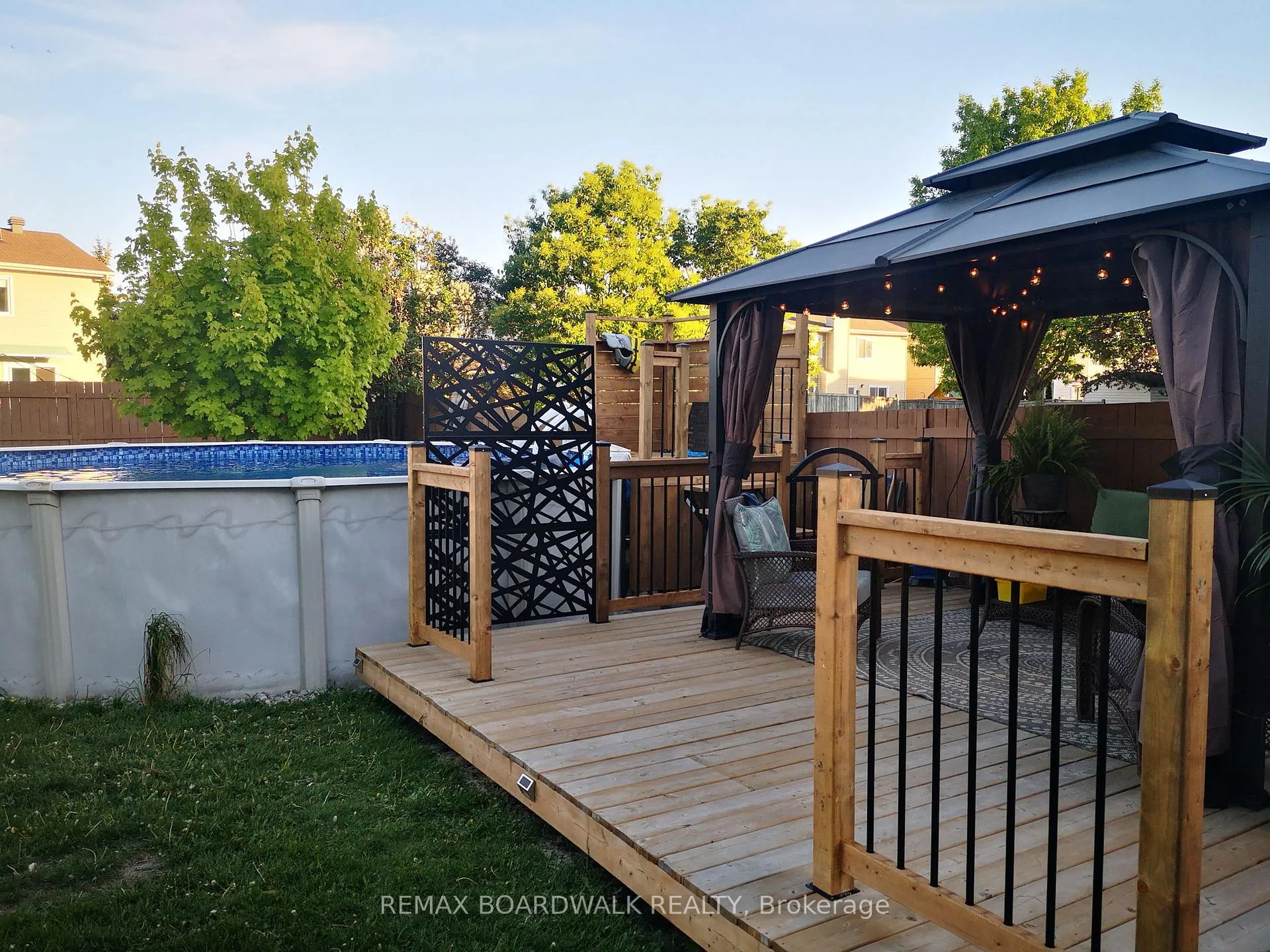 Photo 39 of 2094 Sunland Drive, Ottawa, Fallingbrook/Gardenway South — HOMEH