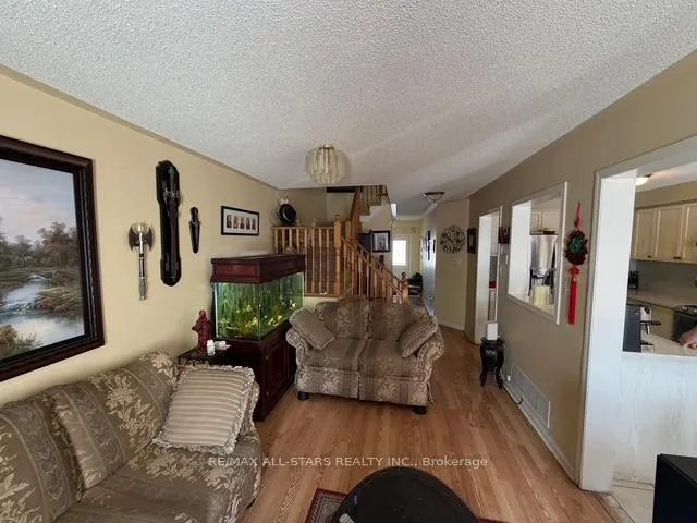 Photo 3 of 44 Toscana Drive, Whitby, Taunton North — HOMEH