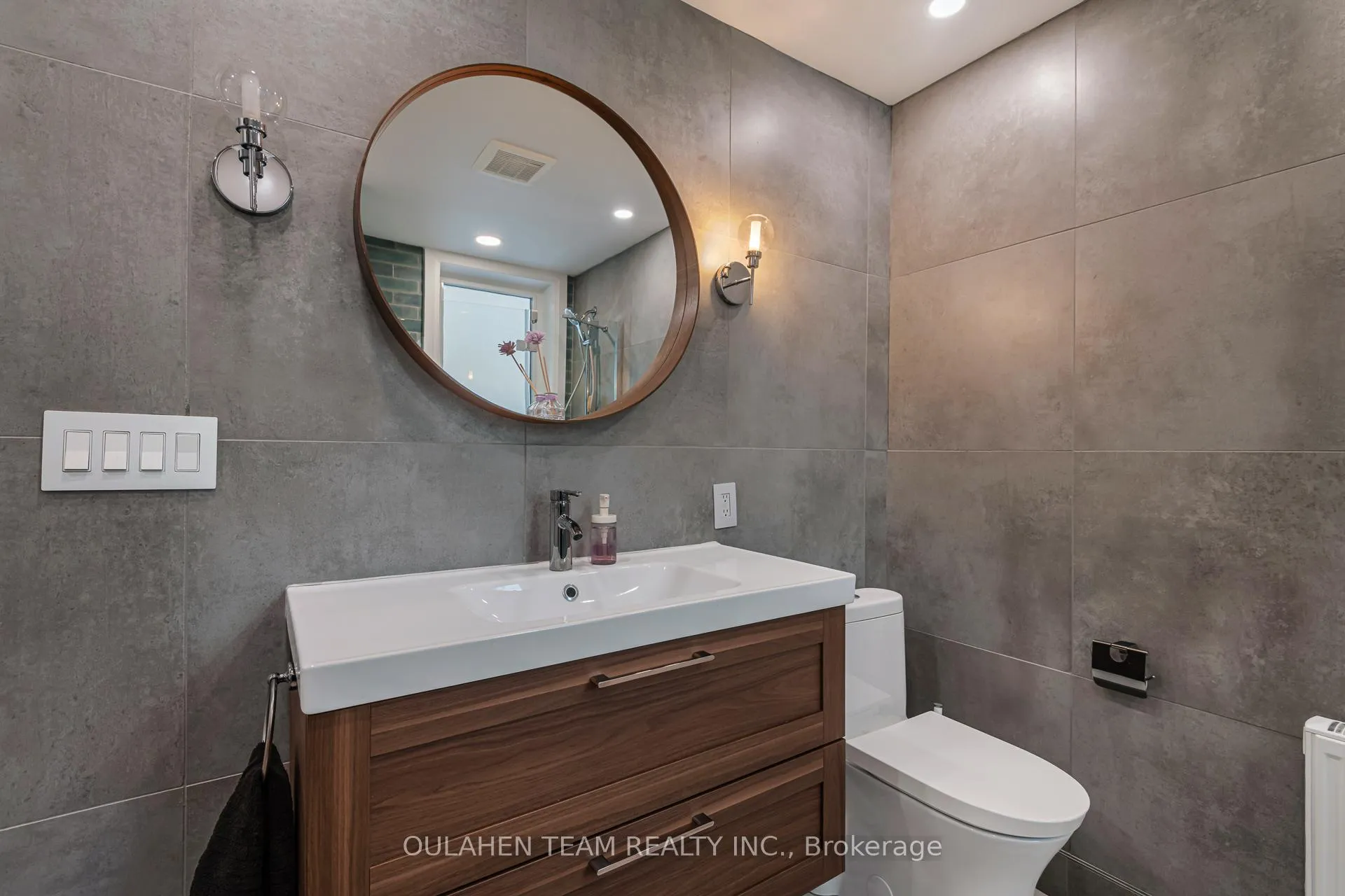 Photo 31 of 12 Duggan Avenue, Toronto, Yonge-St. Clair — HOMEH