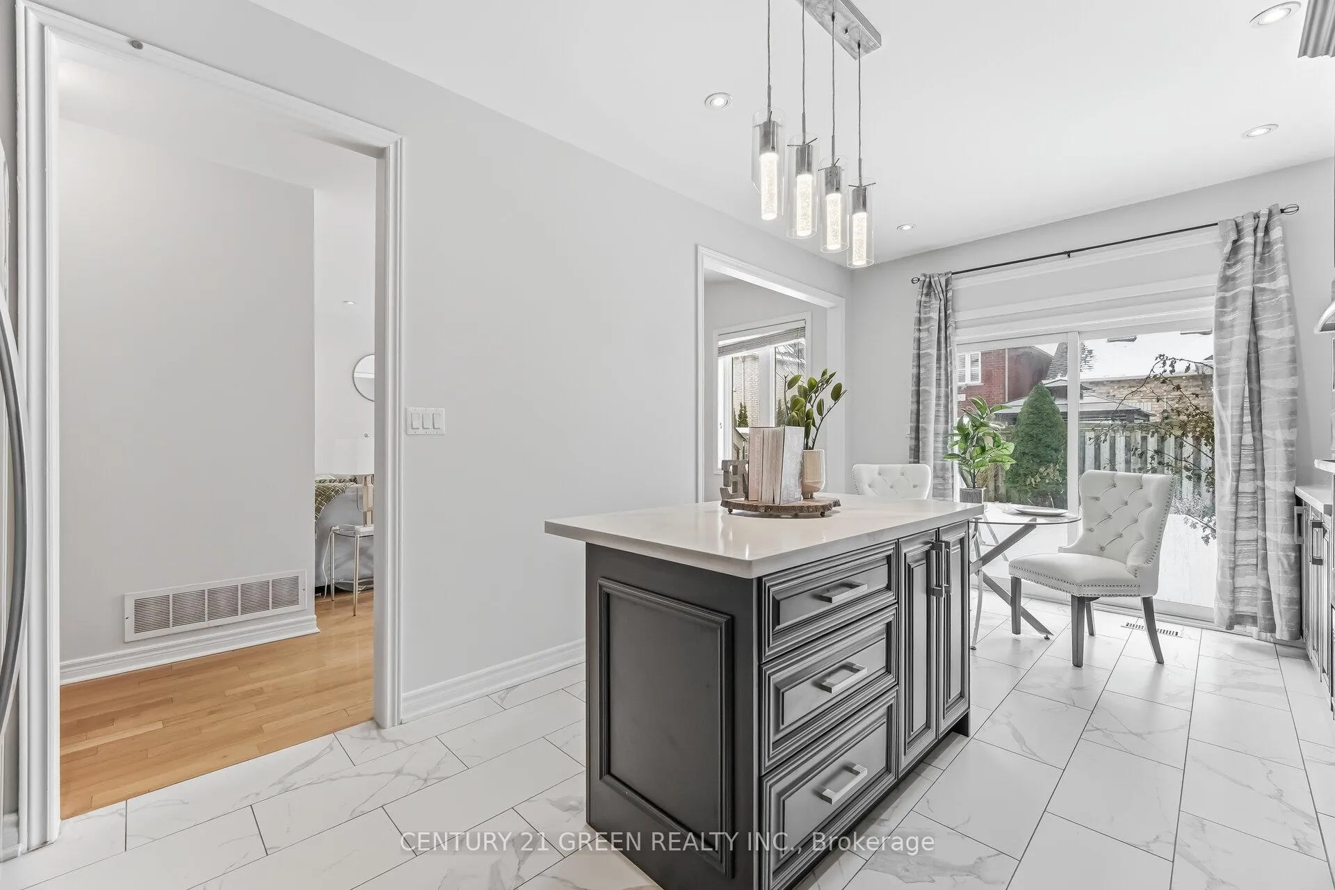 Photo 11 of 27 Outlook Terrace Drive, Markham, Greensborough — HOMEH