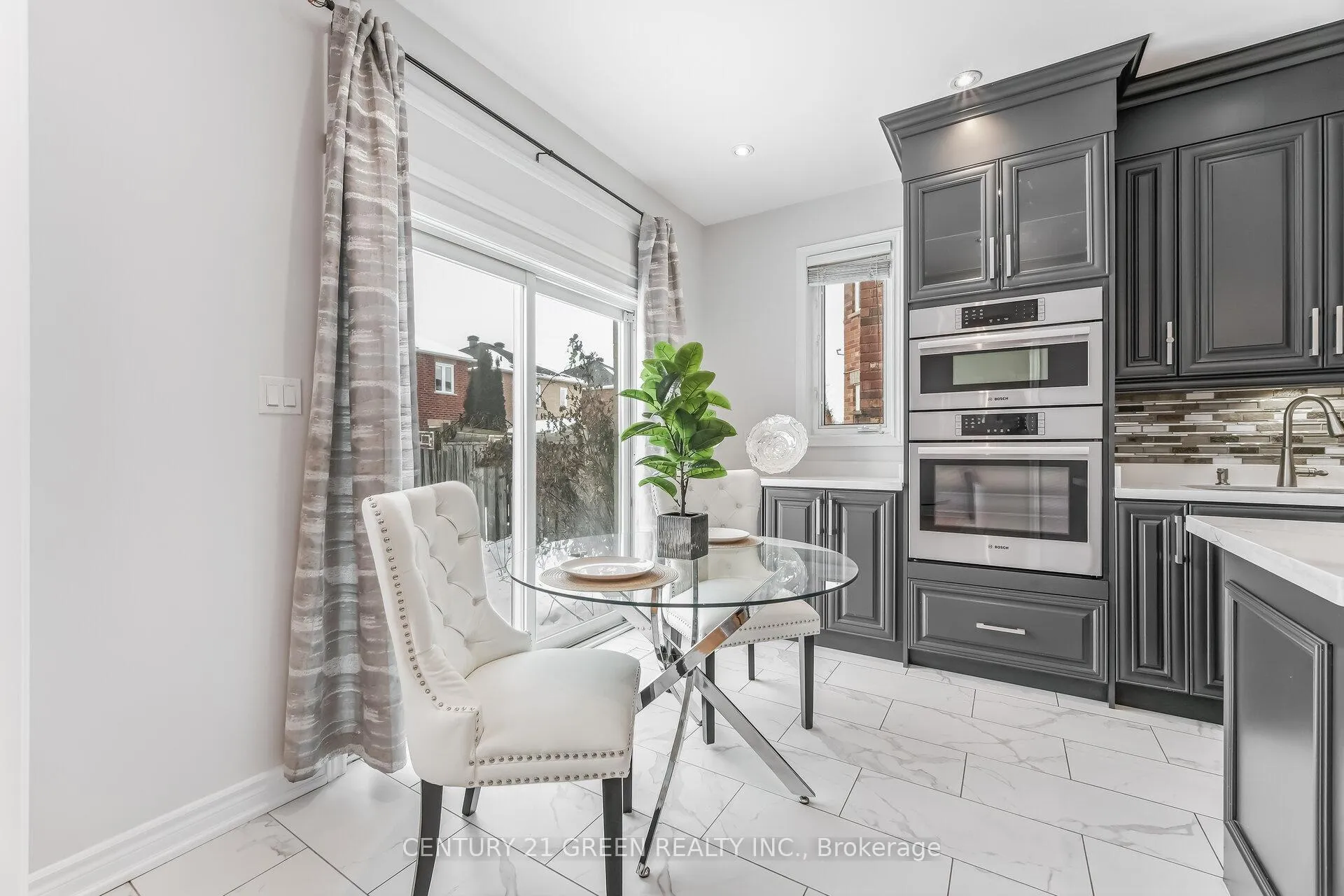 Photo 18 of 27 Outlook Terrace Drive, Markham, Greensborough — HOMEH