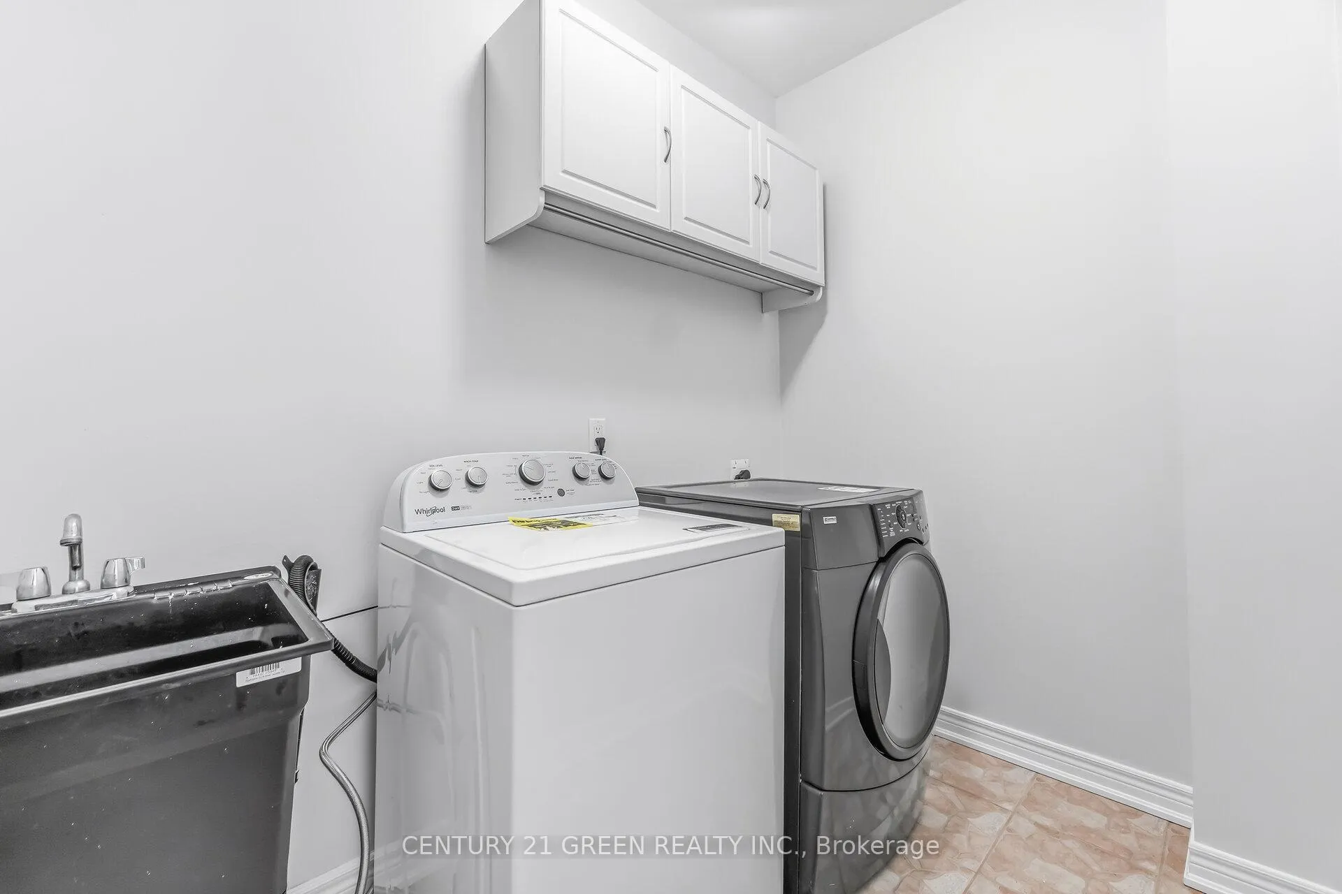 Photo 23 of 27 Outlook Terrace Drive, Markham, Greensborough — HOMEH