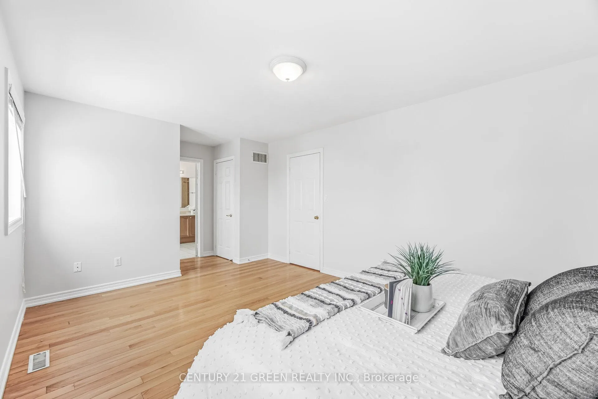 Photo 28 of 27 Outlook Terrace Drive, Markham, Greensborough — HOMEH