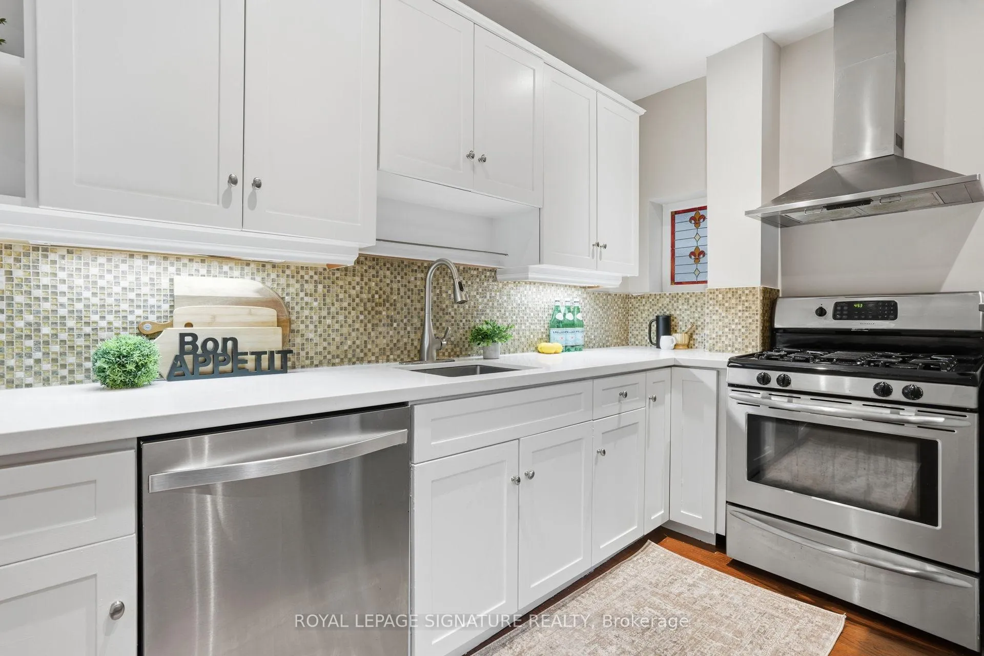 Photo 12 of 162 Kingsmount Park Road, Toronto, Woodbine Corridor — HOMEH