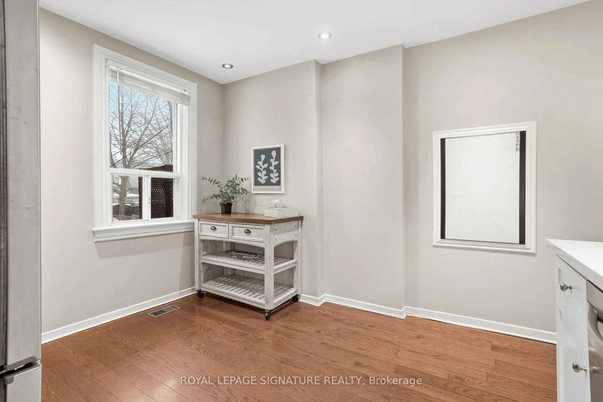 Photo 13 of 162 Kingsmount Park Road, Toronto, Woodbine Corridor — HOMEH