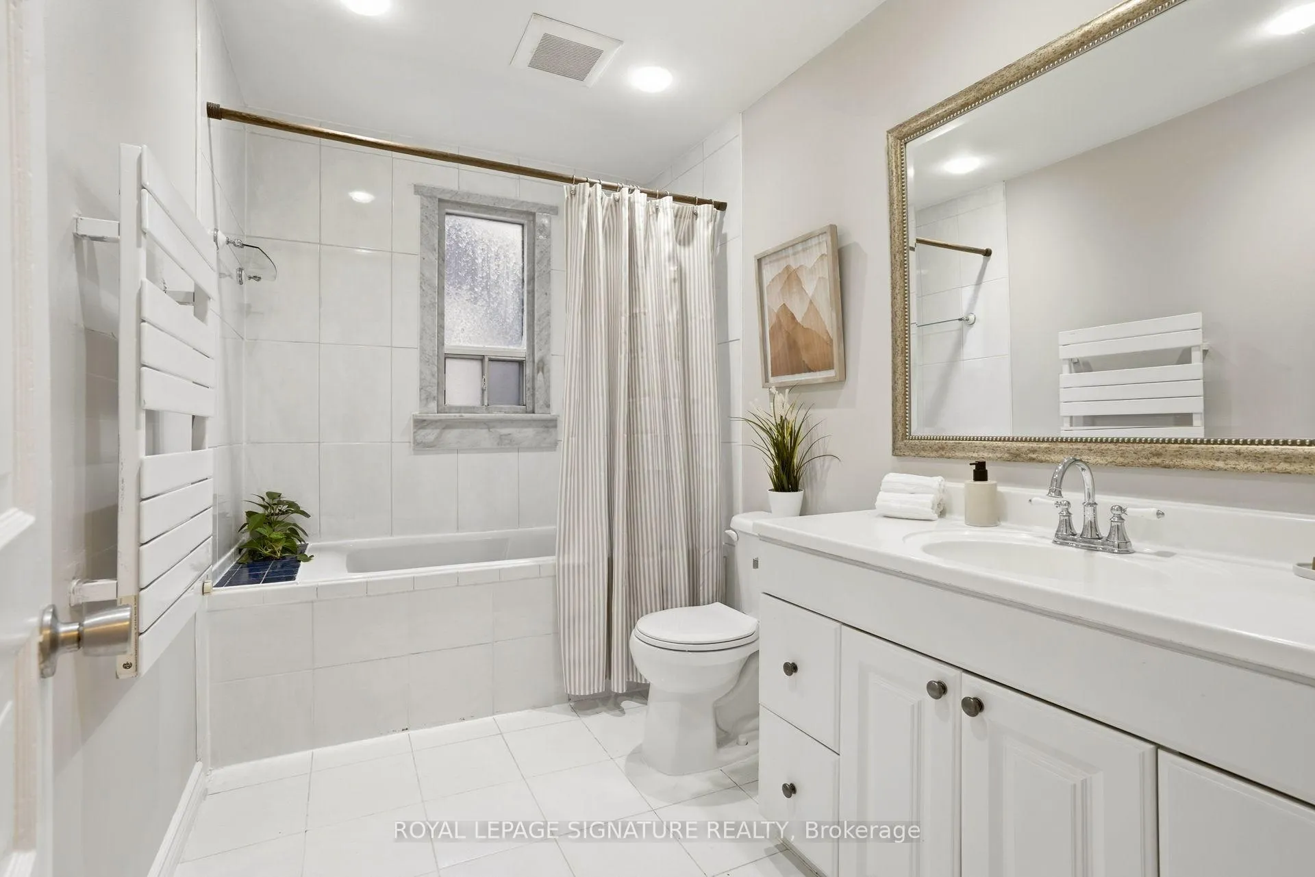 Photo 23 of 162 Kingsmount Park Road, Toronto, Woodbine Corridor — HOMEH