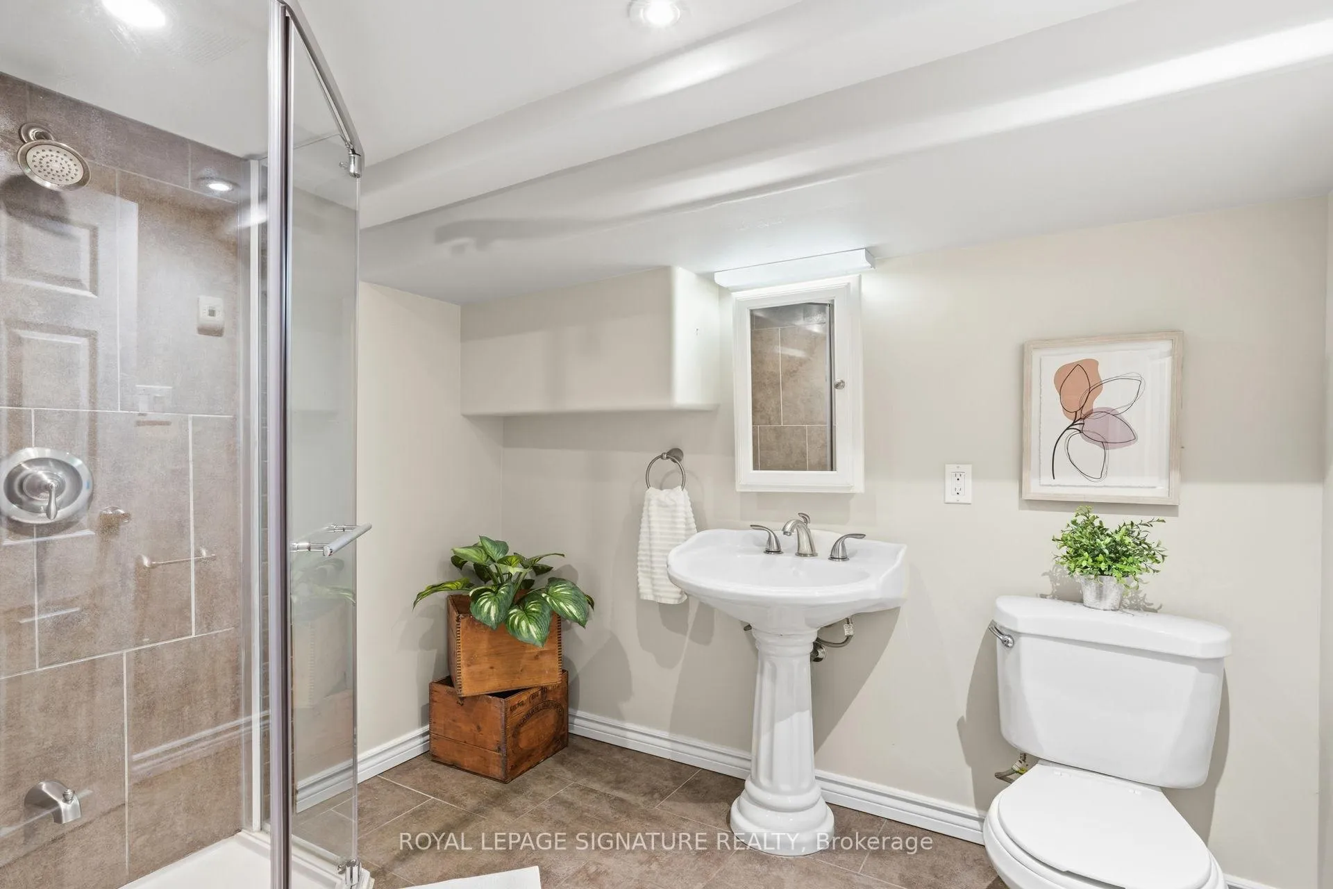 Photo 29 of 162 Kingsmount Park Road, Toronto, Woodbine Corridor — HOMEH