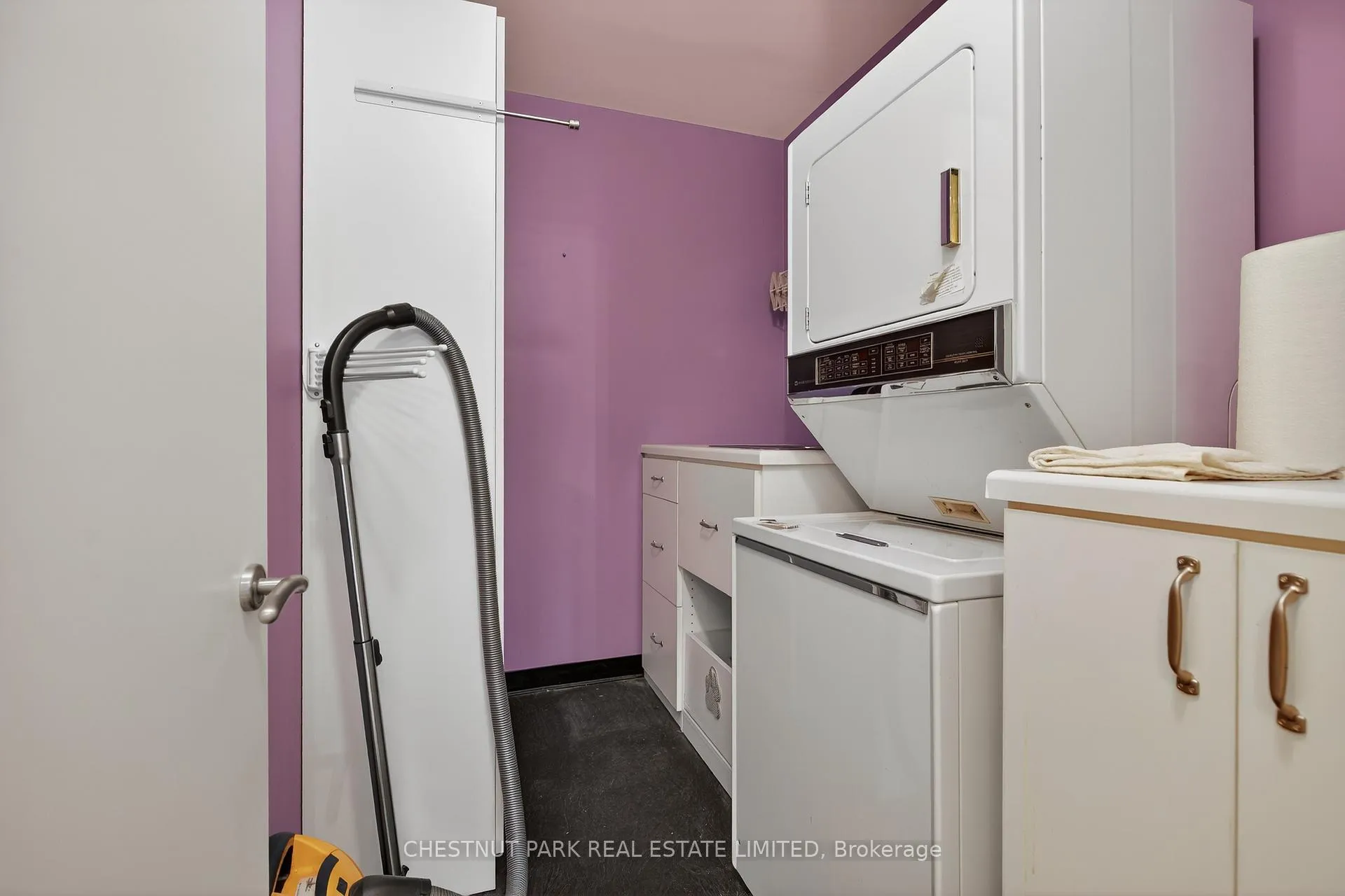 Photo 23 of Unit 604, 40 Rosehill Avenue, Toronto, Rosedale-Moore Park — HOMEH