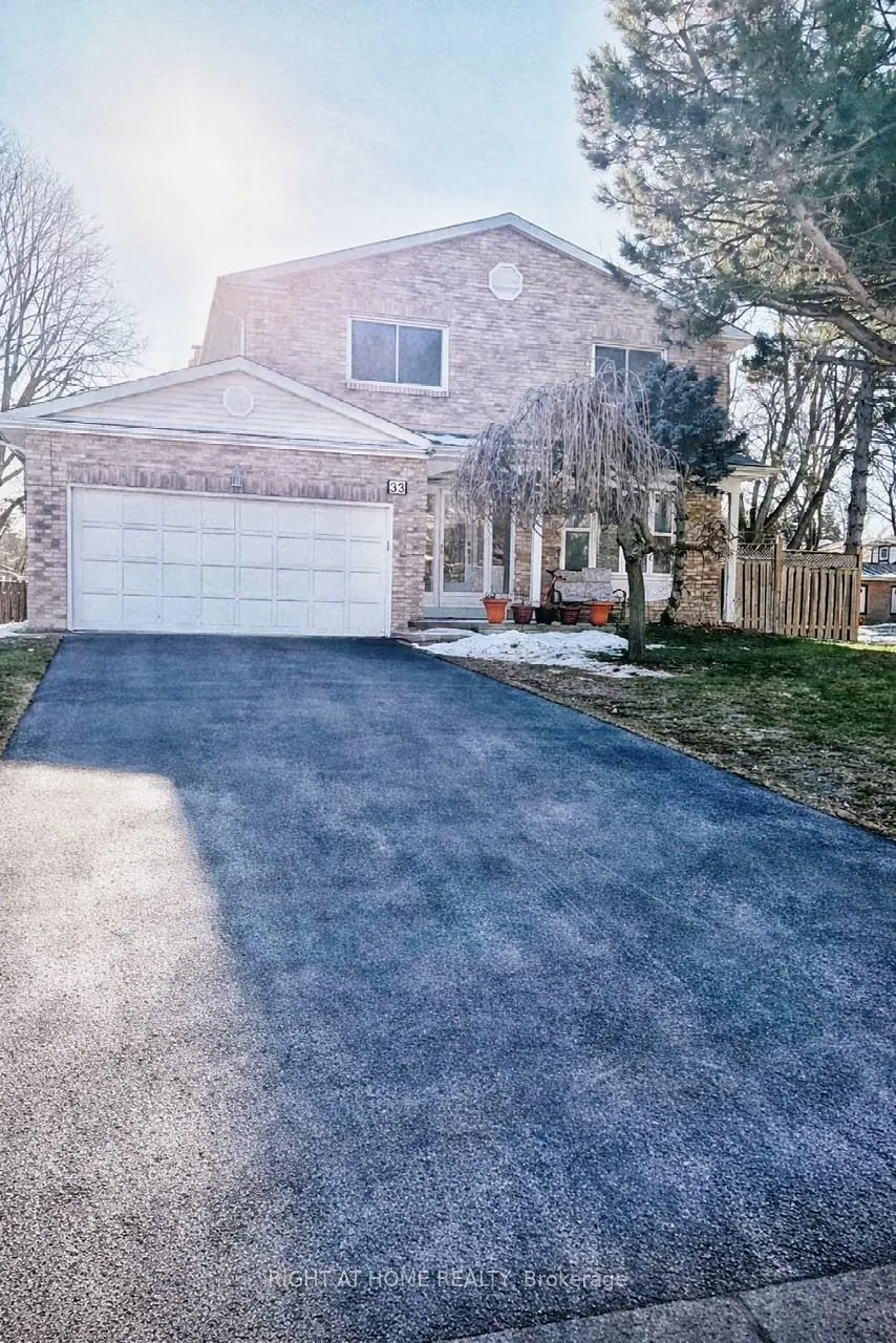Front of 33 Innisbrook Crescent