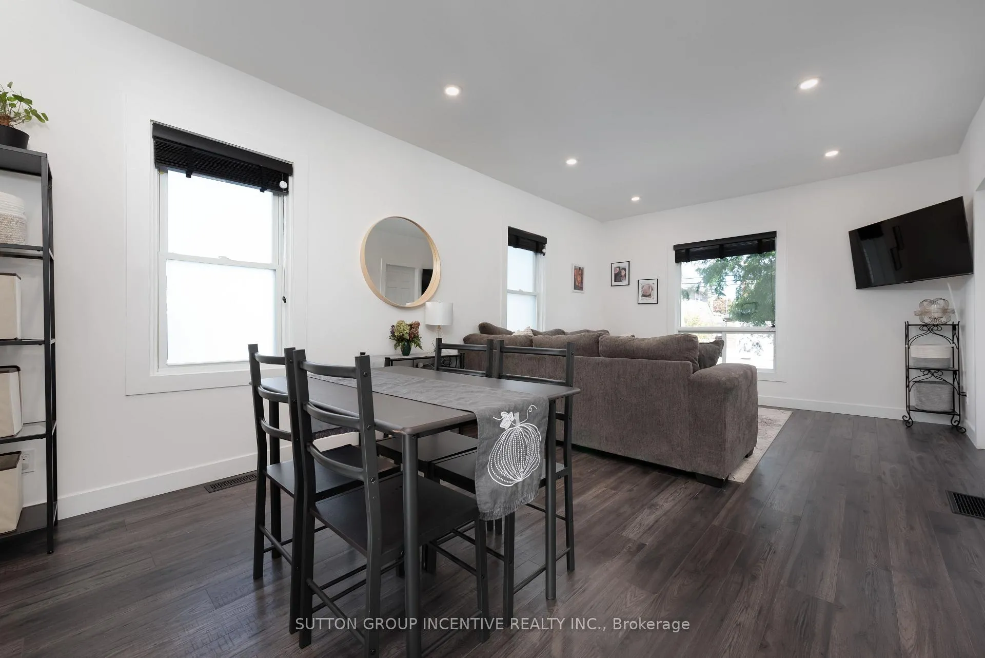 Photo 5 of 87 Dunlop Street, Orillia — HOMEH