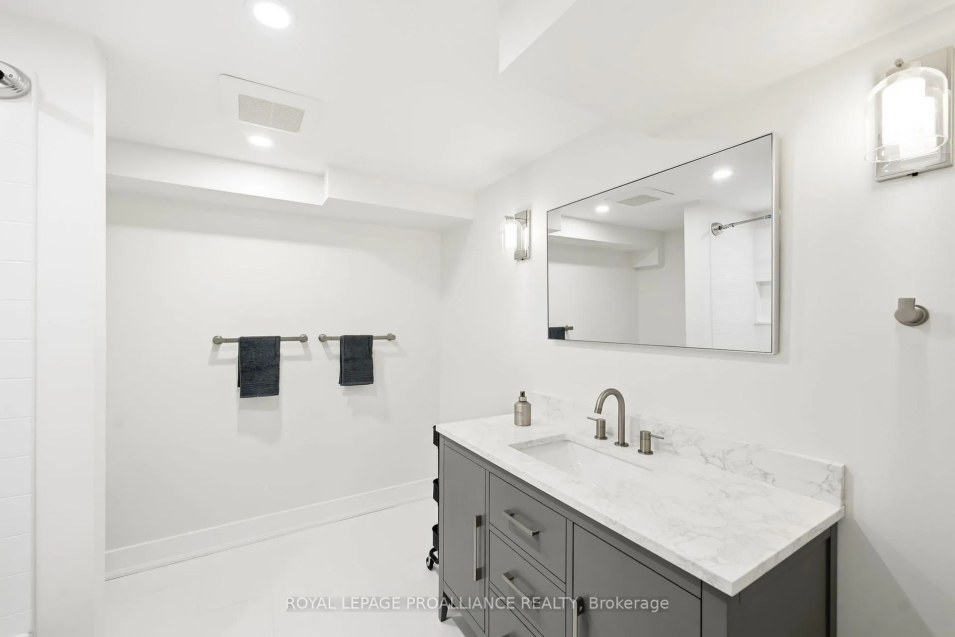 Photo 16 of 45 Hamilton Avenue, Cobourg — HOMEH