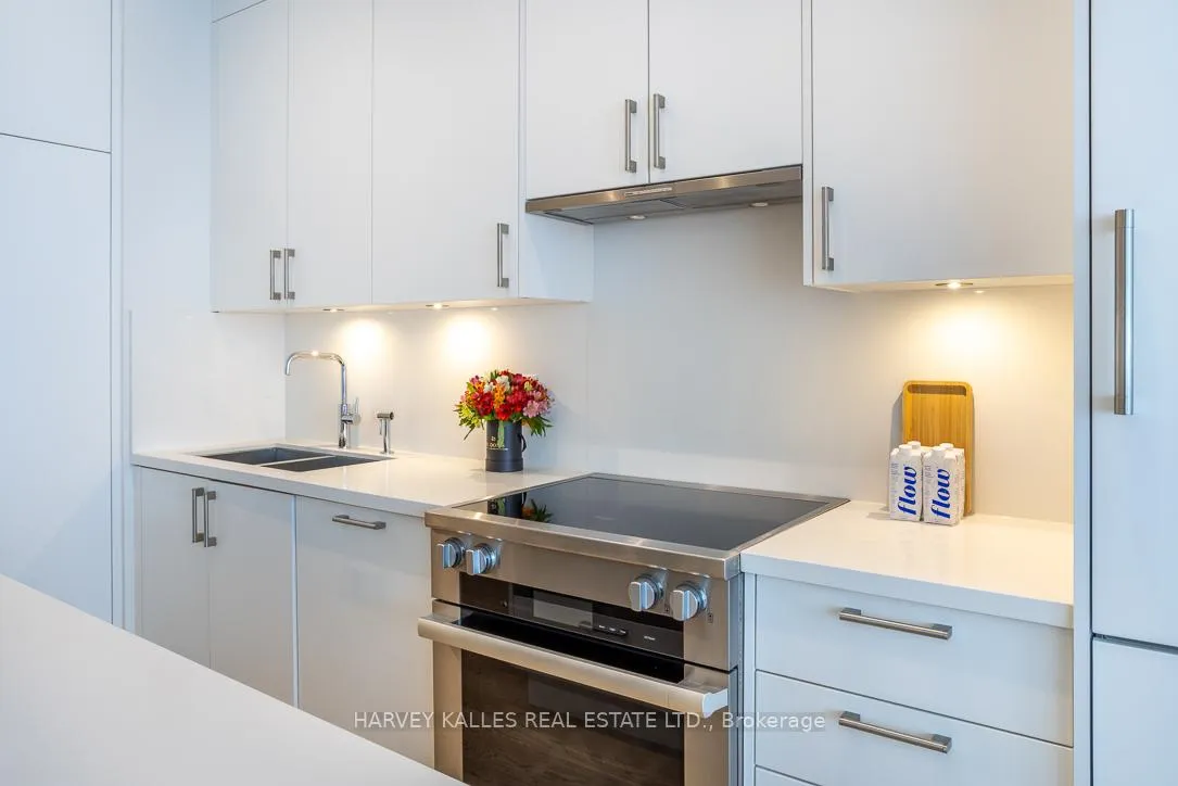Photo 5 of Unit 1013, 111 St Clair Avenue W, Toronto, Yonge-St. Clair — HOMEH