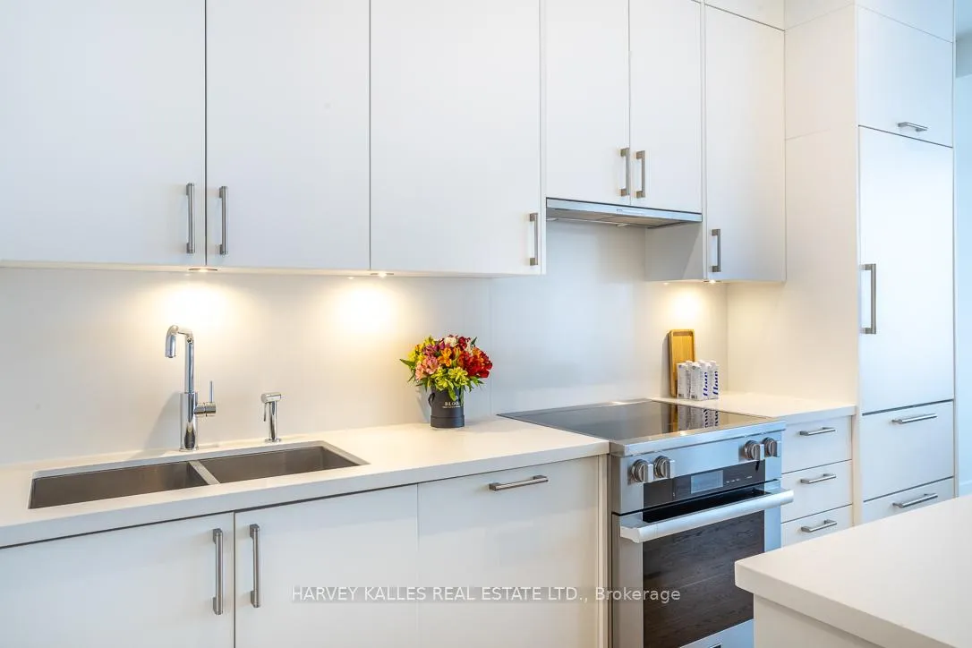 Photo 6 of Unit 1013, 111 St Clair Avenue W, Toronto, Yonge-St. Clair — HOMEH