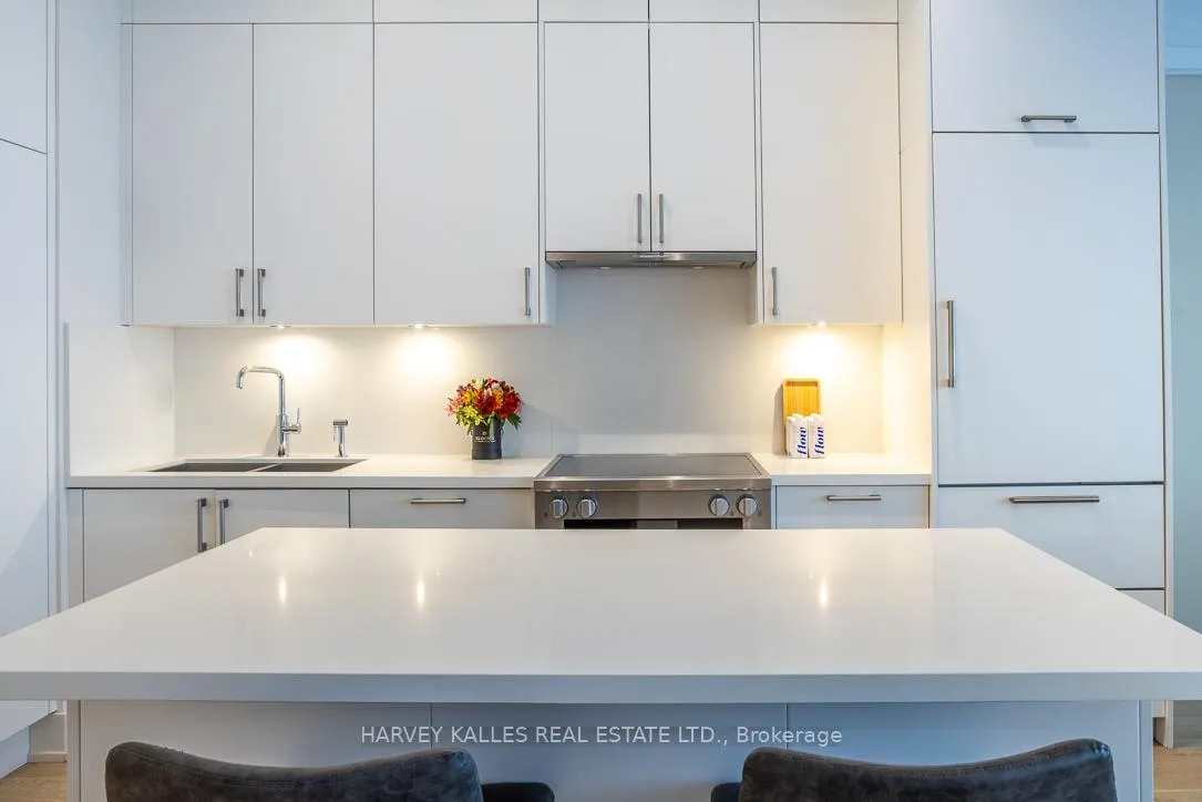 Photo 7 of Unit 1013, 111 St Clair Avenue W, Toronto, Yonge-St. Clair — HOMEH