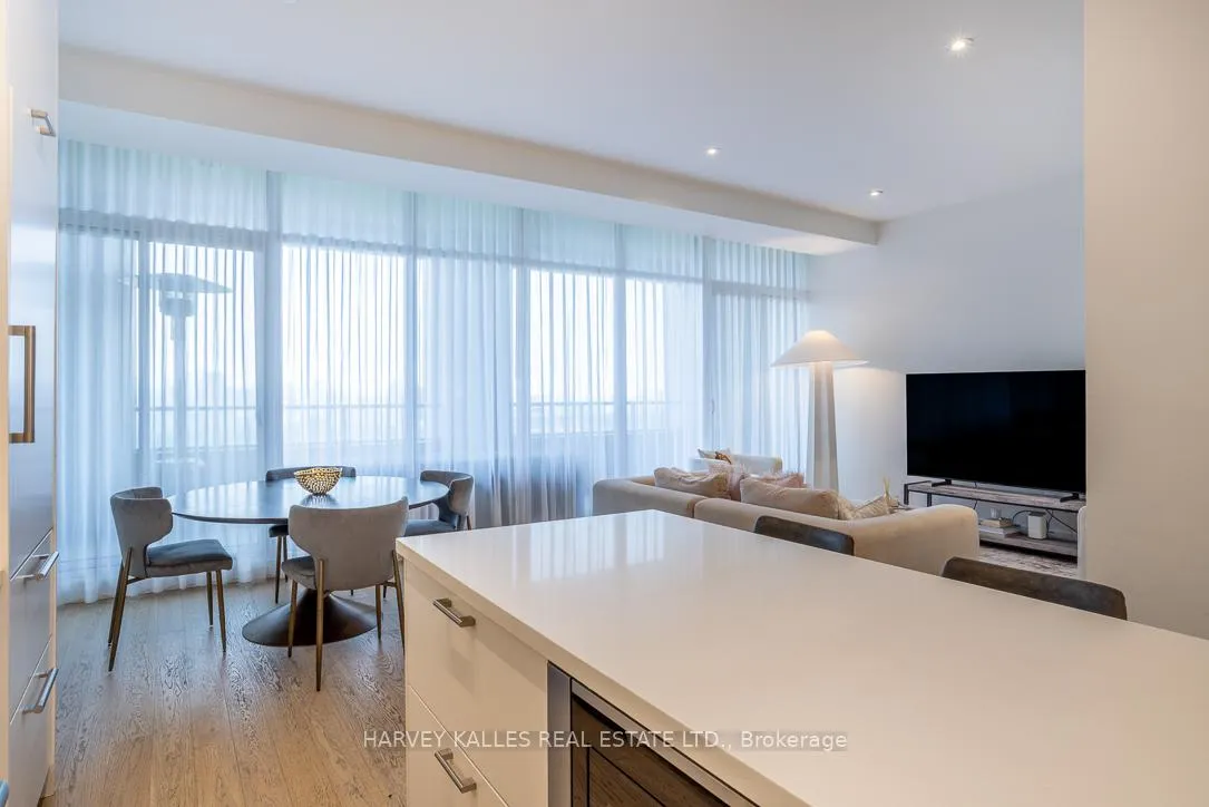 Photo 9 of Unit 1013, 111 St Clair Avenue W, Toronto, Yonge-St. Clair — HOMEH