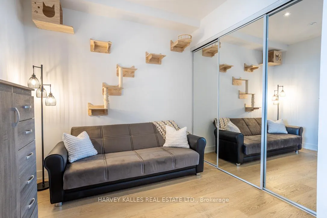 Photo 19 of Unit 1013, 111 St Clair Avenue W, Toronto, Yonge-St. Clair — HOMEH