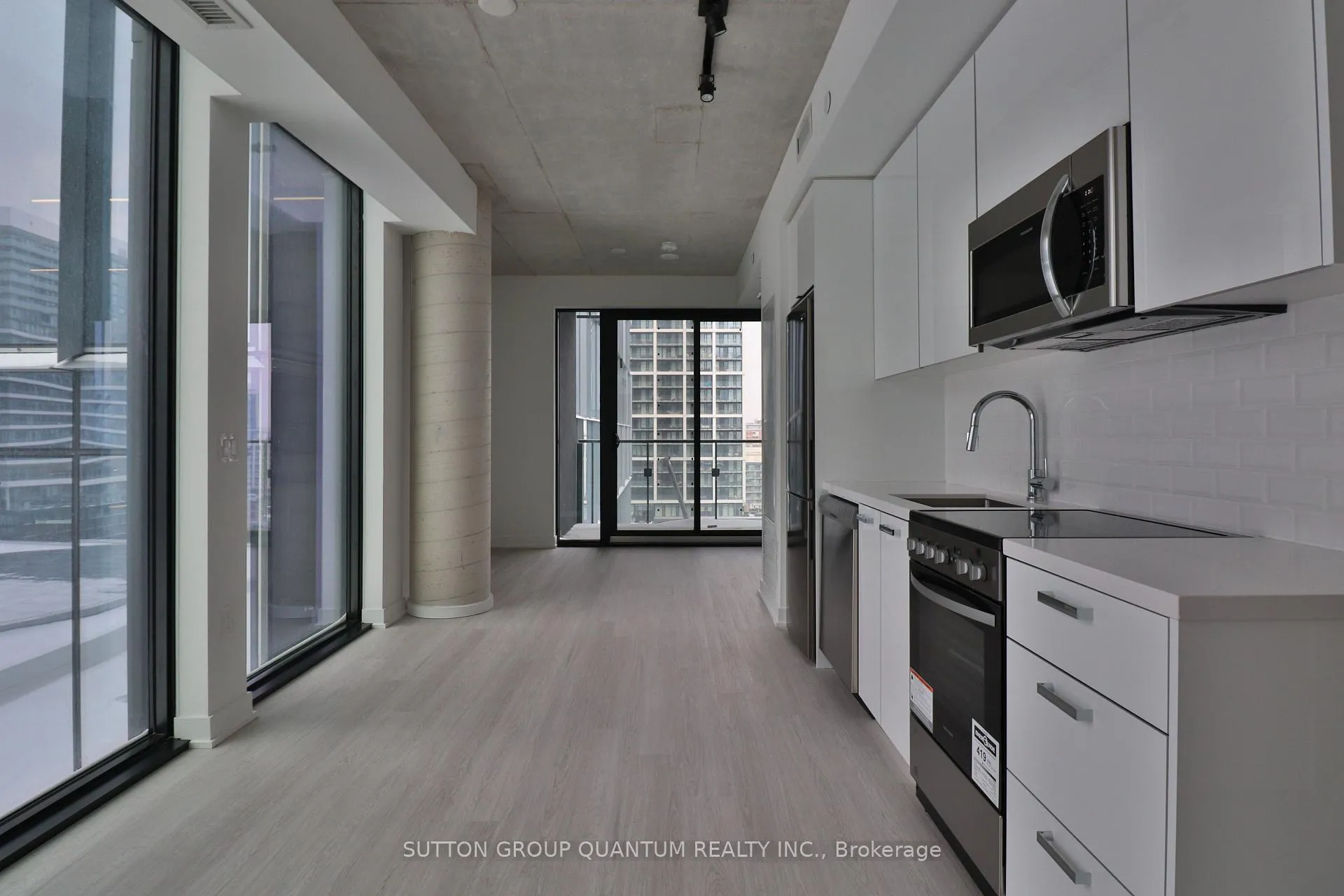 Front of Unit 1405, 284 King Street E