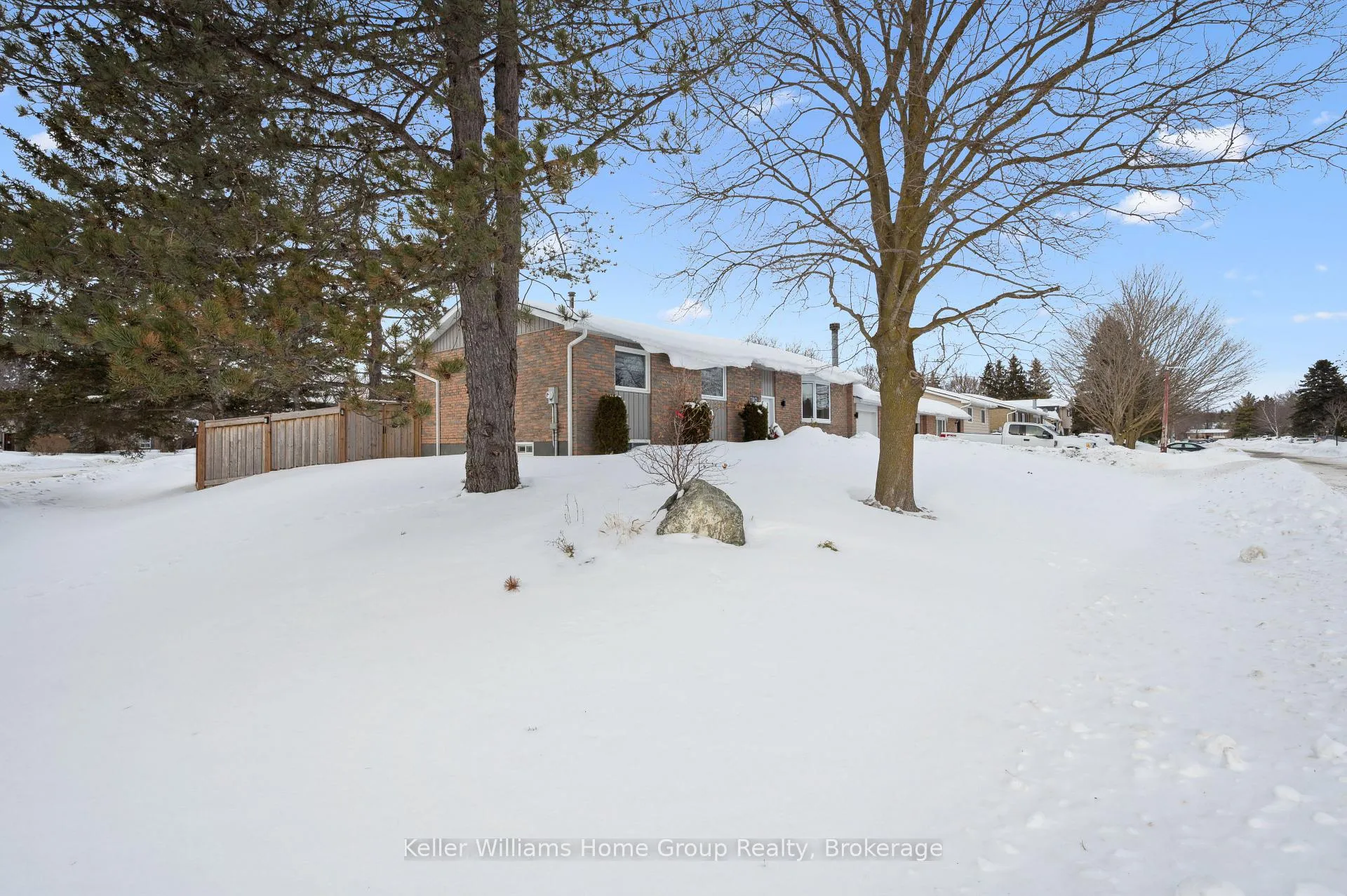 Photo 2 of 2 Douglas Crescent Hill, Erin, Rural Erin — HOMEH