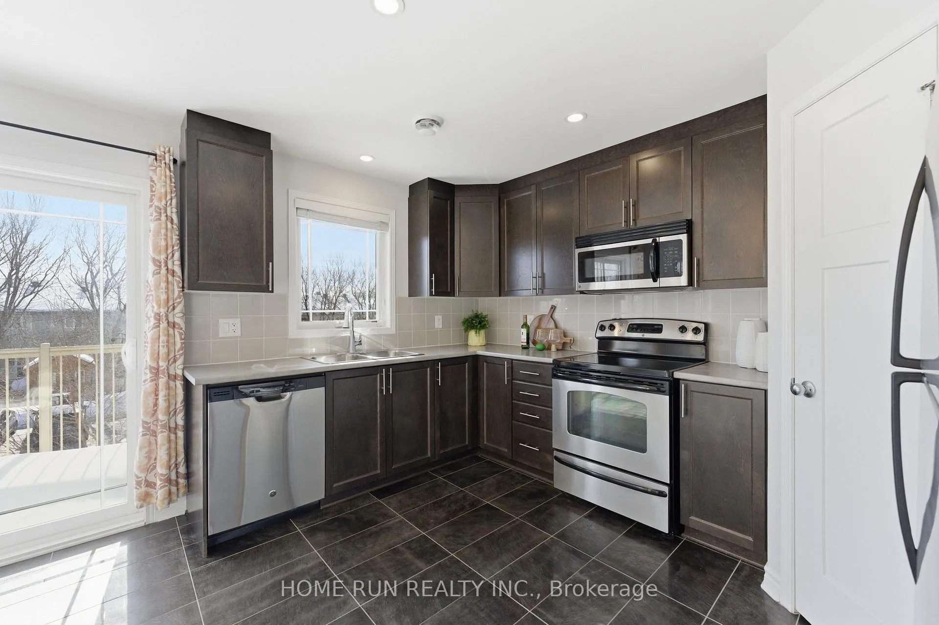Photo 15 of 462 Leboutillier Avenue, Ottawa, Carson Meadows — HOMEH