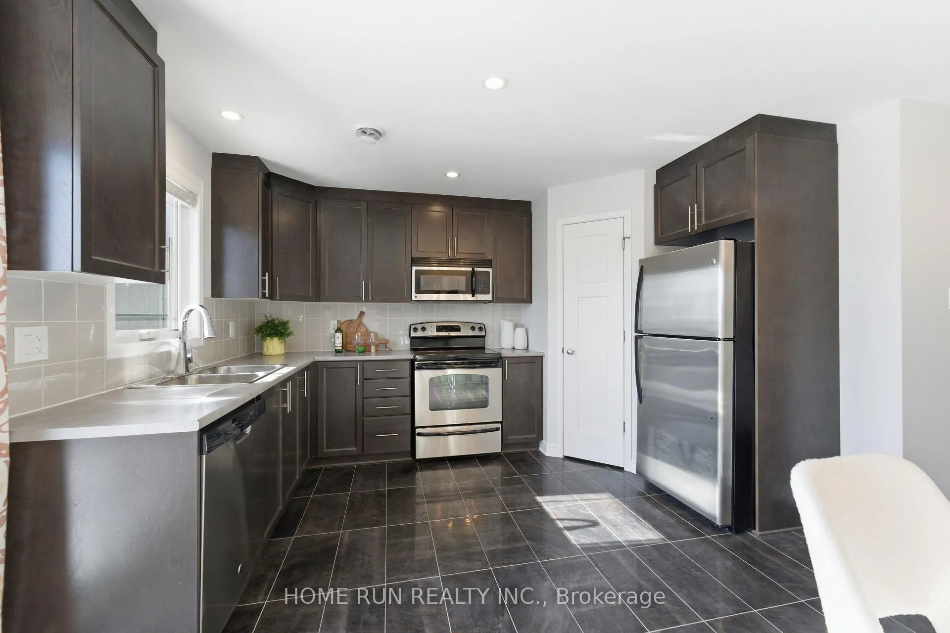 Photo 16 of 462 Leboutillier Avenue, Ottawa, Carson Meadows — HOMEH