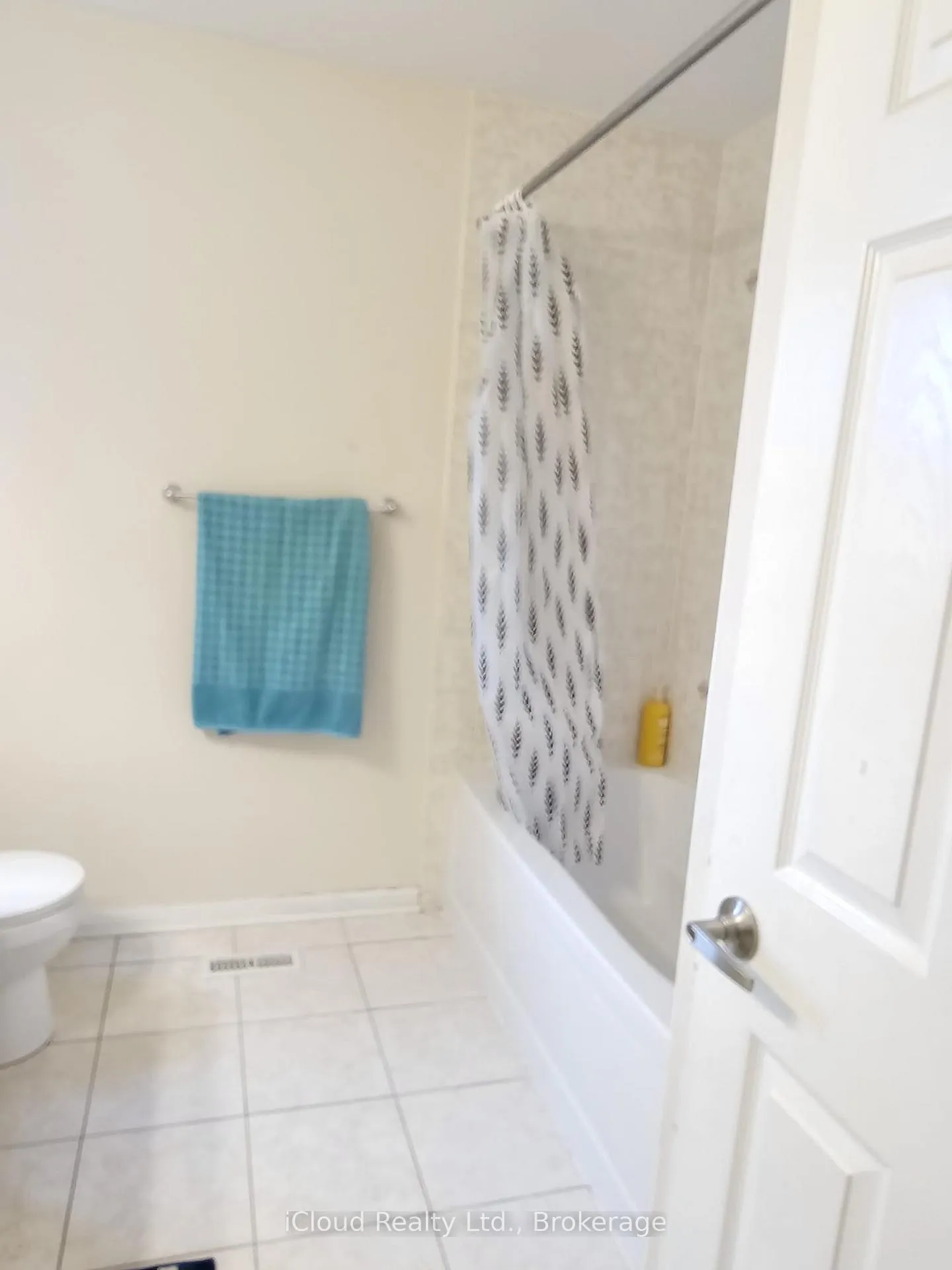 Photo 6 of 472 Carbert Crescent, Milton, Willmott — HOMEH