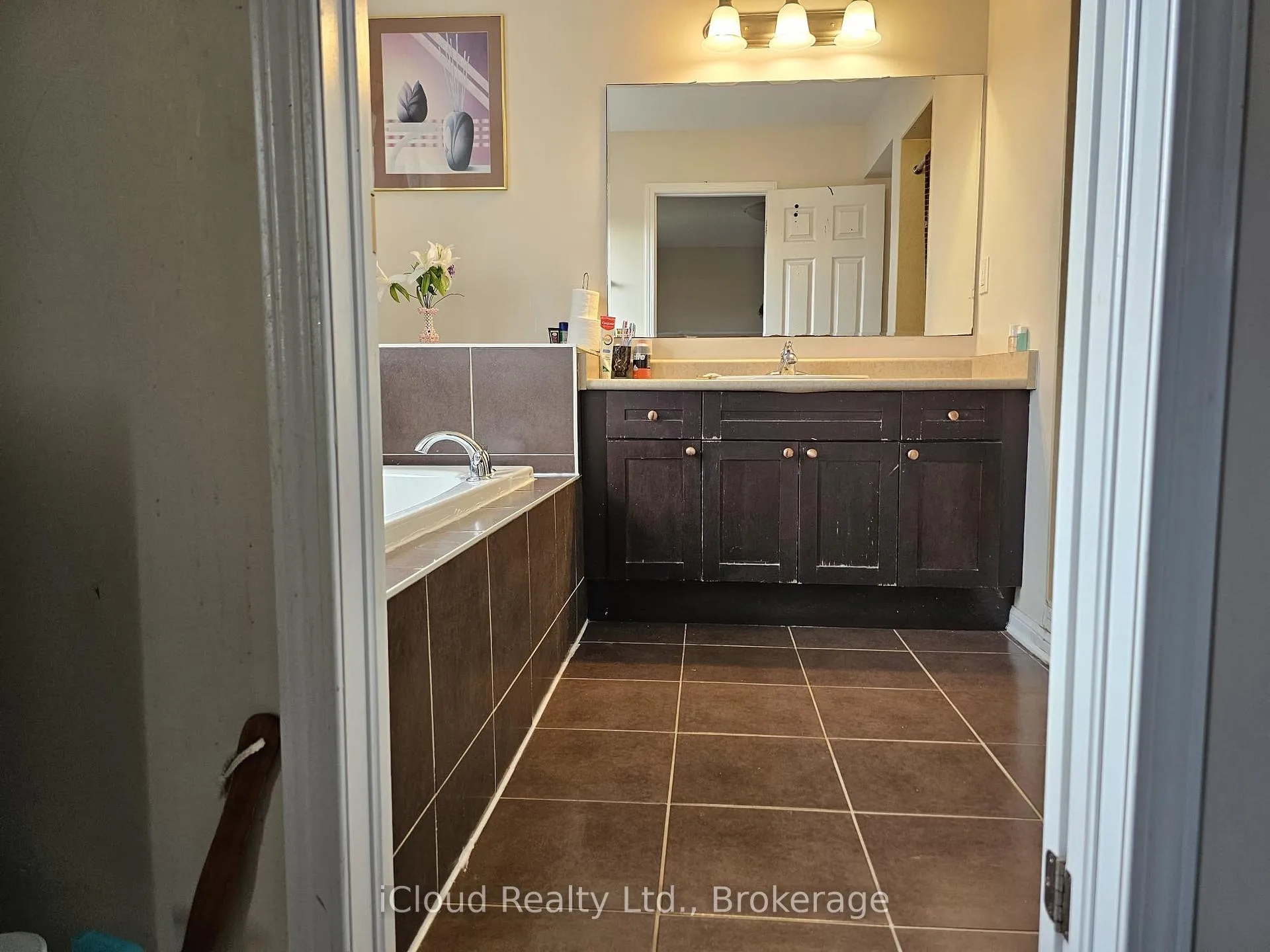Photo 7 of 472 Carbert Crescent, Milton, Willmott — HOMEH