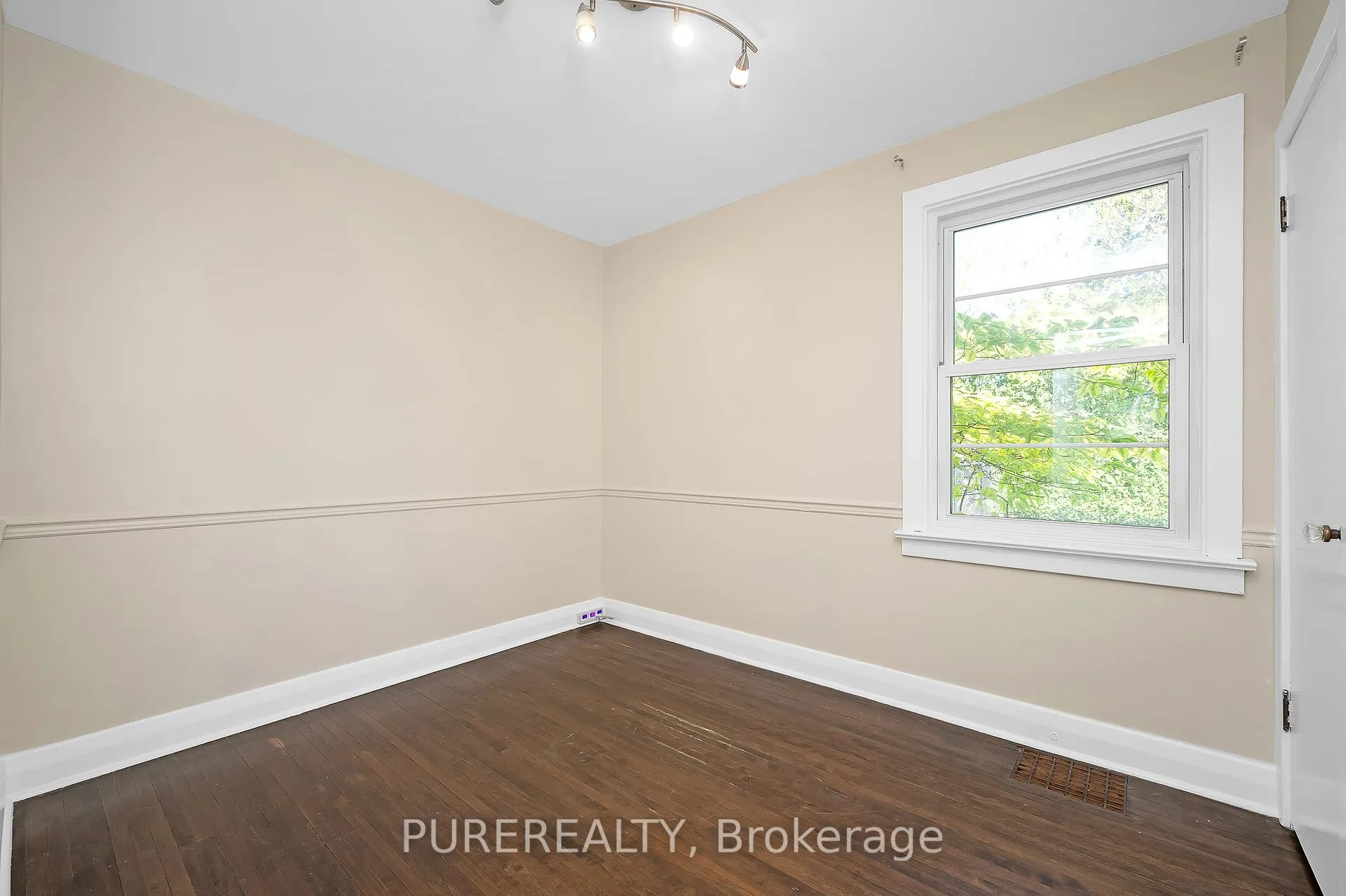 Photo 14 of 2067 Maplewood Drive, Burlington, Brant — HOMEH