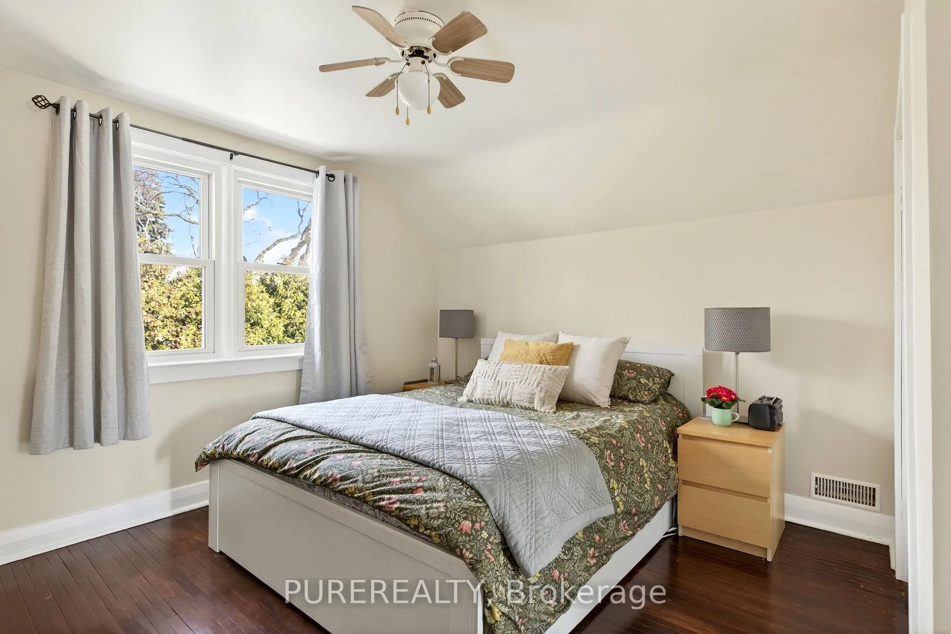 Photo 17 of 2067 Maplewood Drive, Burlington, Brant — HOMEH