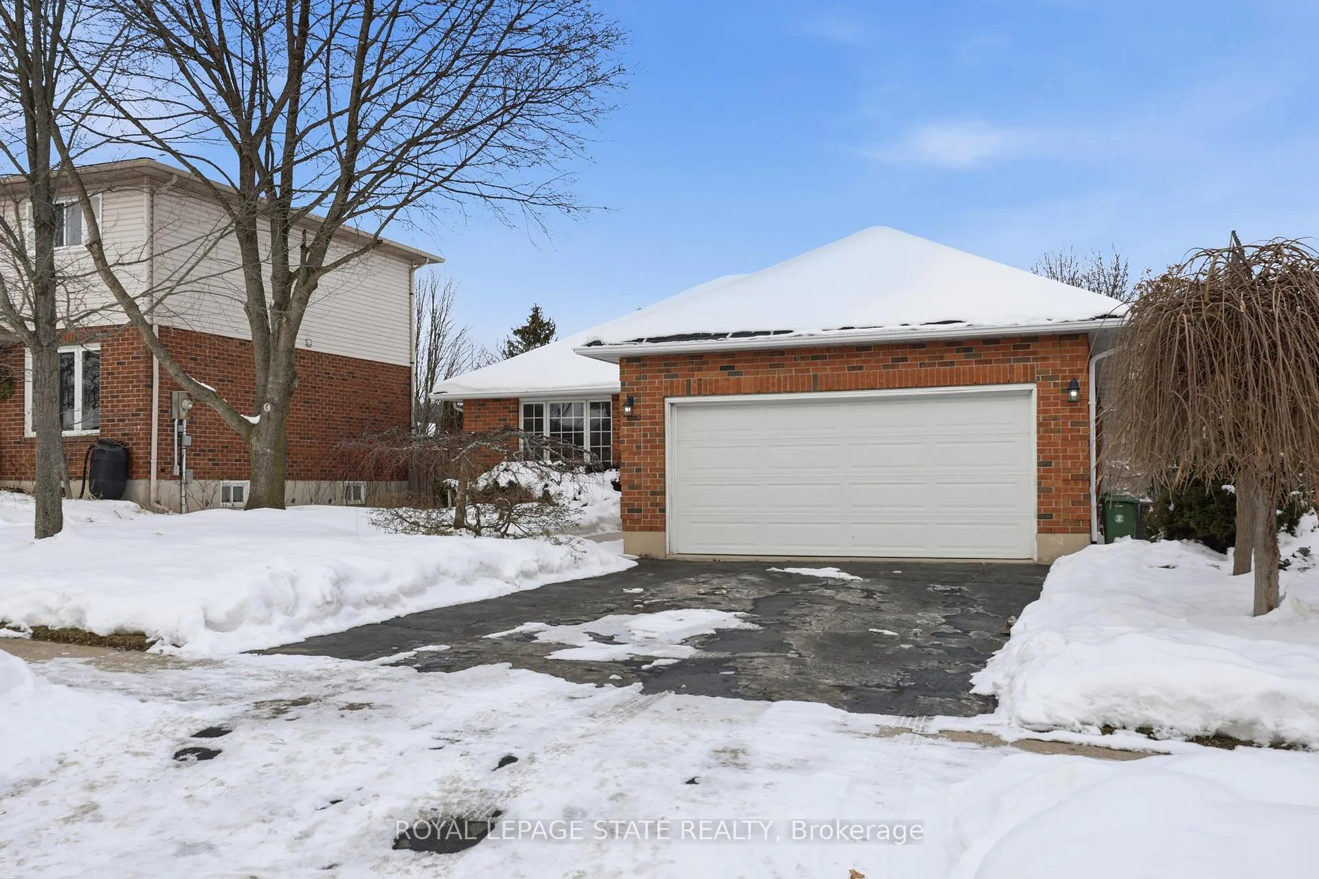 Photo 2 of 5 Linington Trail, Hamilton, Dundas — HOMEH