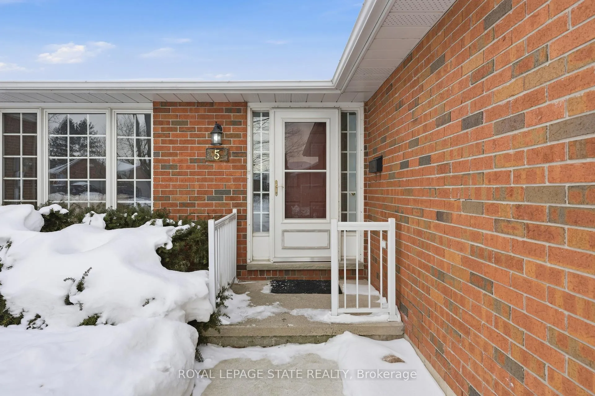 Photo 4 of 5 Linington Trail, Hamilton, Dundas — HOMEH