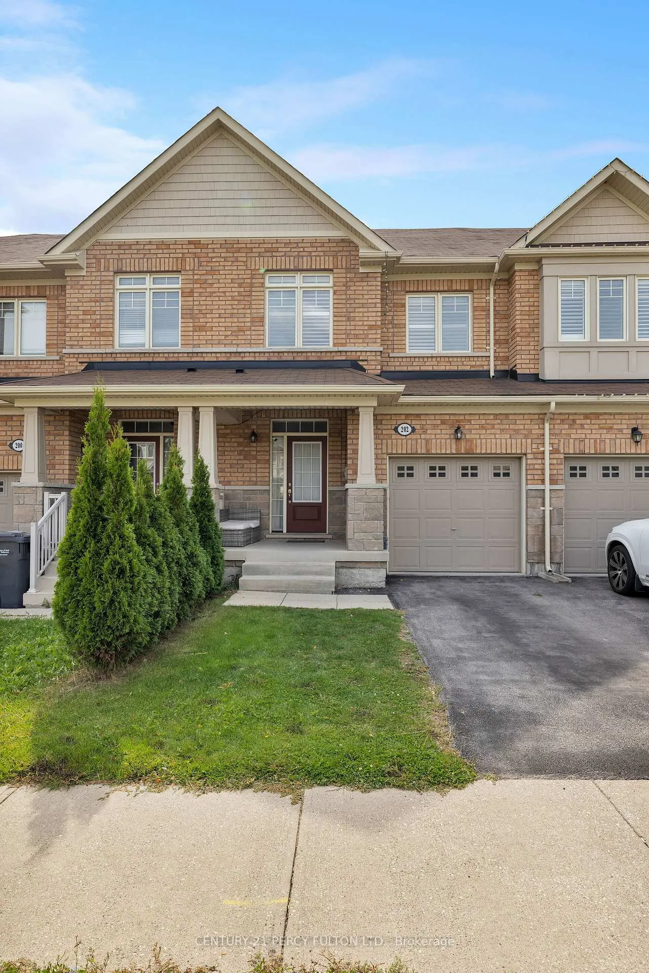 Photo 2 of 202 Sky Harbour Drive, Brampton, Bram West — HOMEH