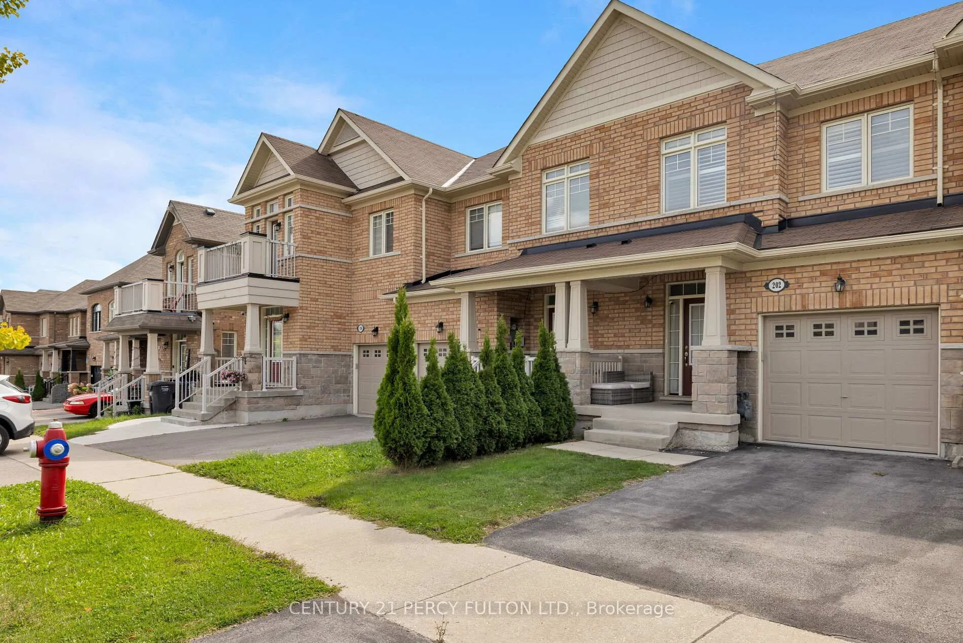 Photo 3 of 202 Sky Harbour Drive, Brampton, Bram West — HOMEH