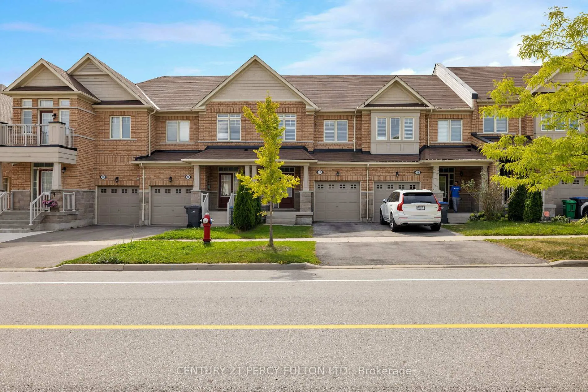 Photo 4 of 202 Sky Harbour Drive, Brampton, Bram West — HOMEH