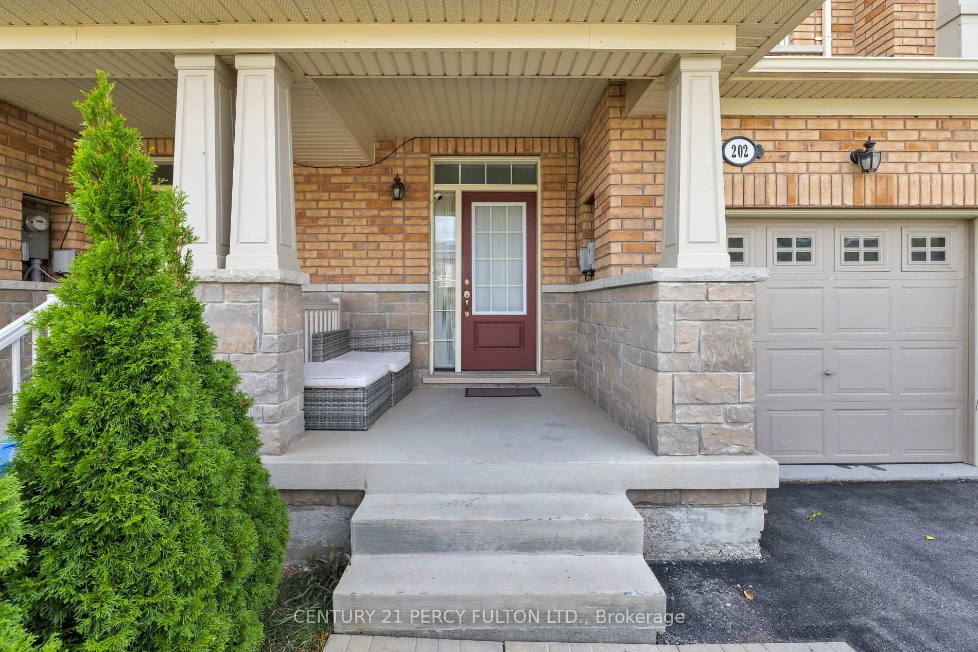 Photo 5 of 202 Sky Harbour Drive, Brampton, Bram West — HOMEH