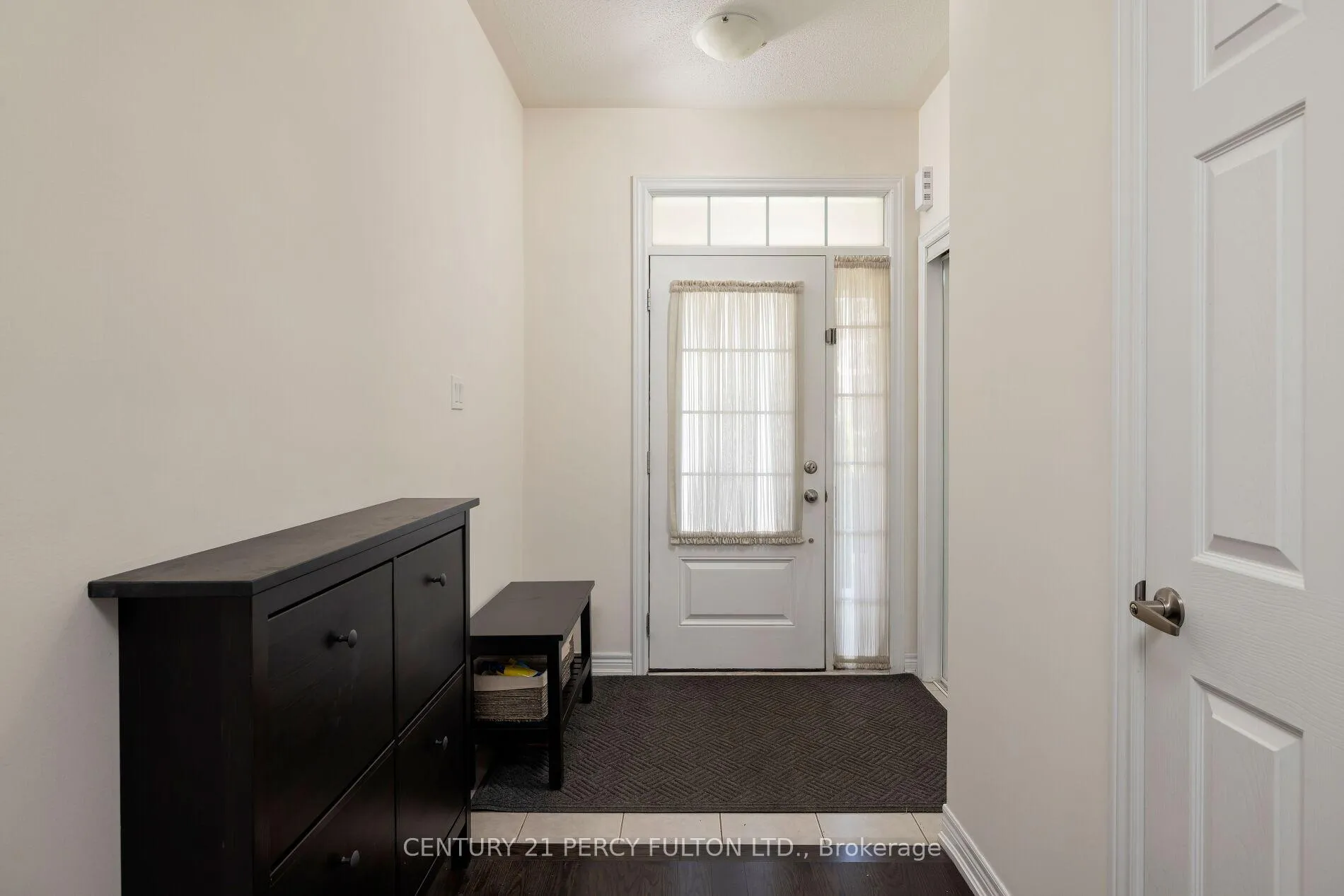 Photo 6 of 202 Sky Harbour Drive, Brampton, Bram West — HOMEH
