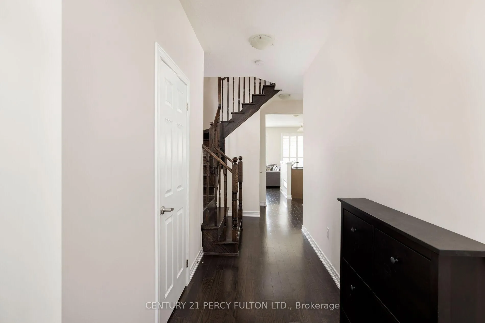Photo 7 of 202 Sky Harbour Drive, Brampton, Bram West — HOMEH
