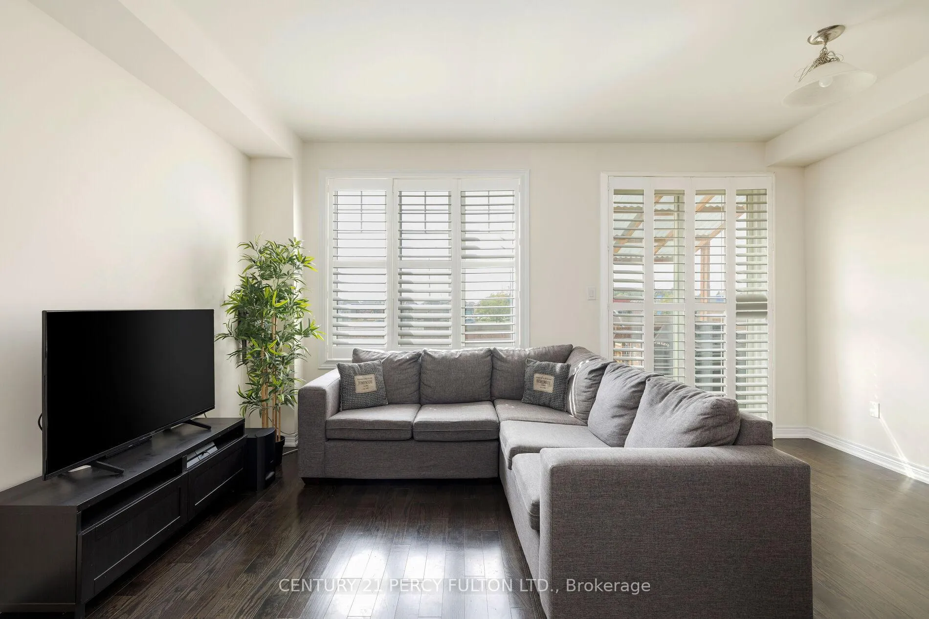 Photo 9 of 202 Sky Harbour Drive, Brampton, Bram West — HOMEH