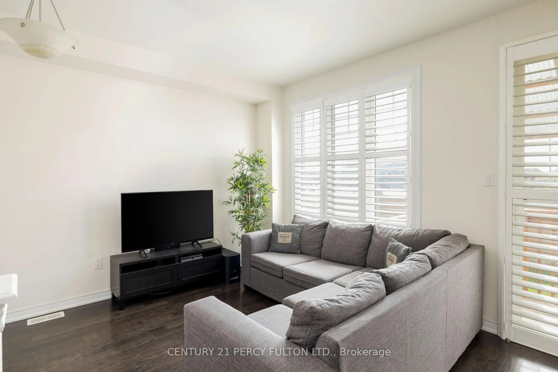 Photo 11 of 202 Sky Harbour Drive, Brampton, Bram West — HOMEH