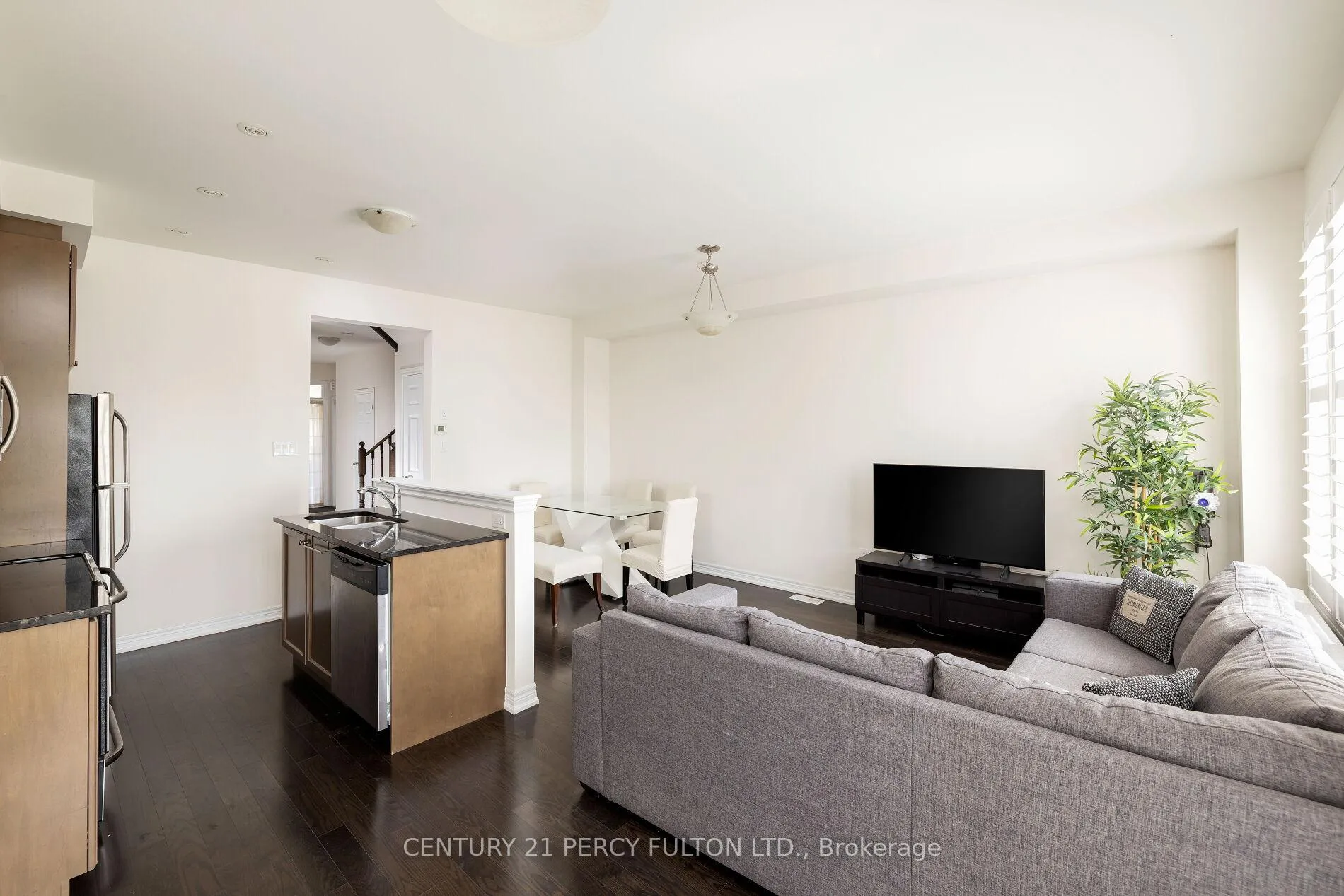 Photo 12 of 202 Sky Harbour Drive, Brampton, Bram West — HOMEH