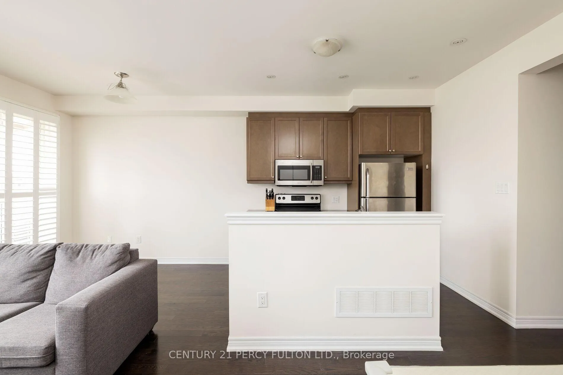 Photo 14 of 202 Sky Harbour Drive, Brampton, Bram West — HOMEH