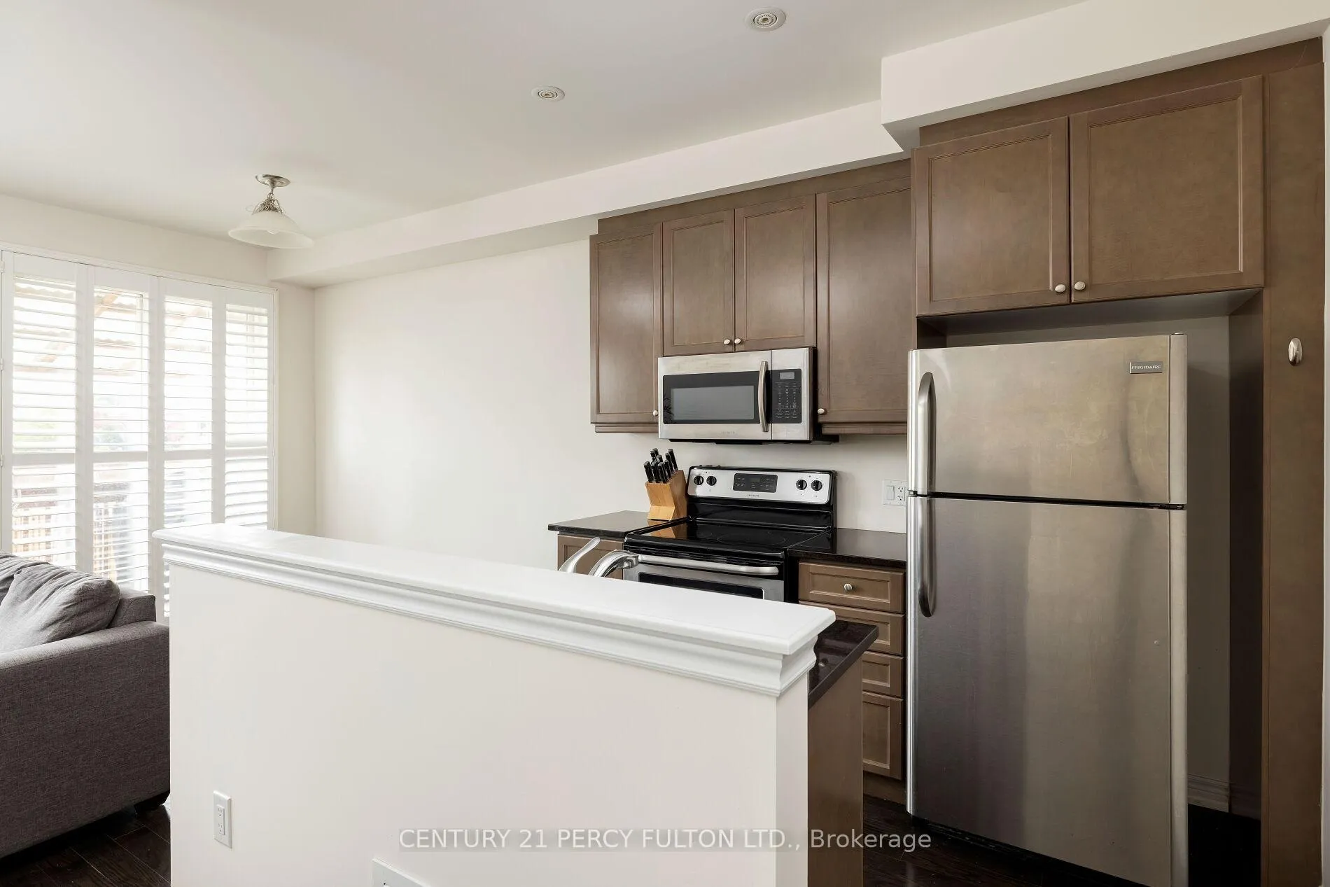 Photo 16 of 202 Sky Harbour Drive, Brampton, Bram West — HOMEH