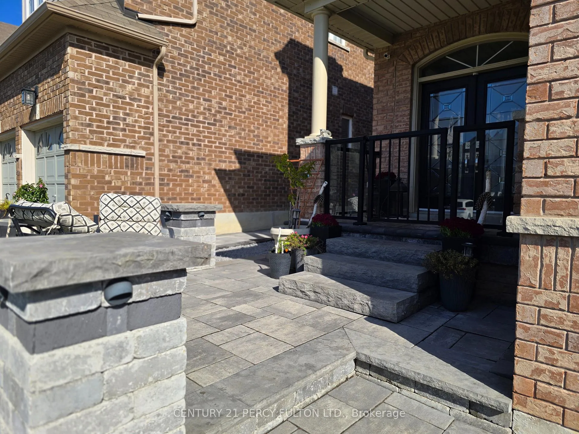 Photo 3 of 1979 Riverton Street, Oshawa, Taunton — HOMEH