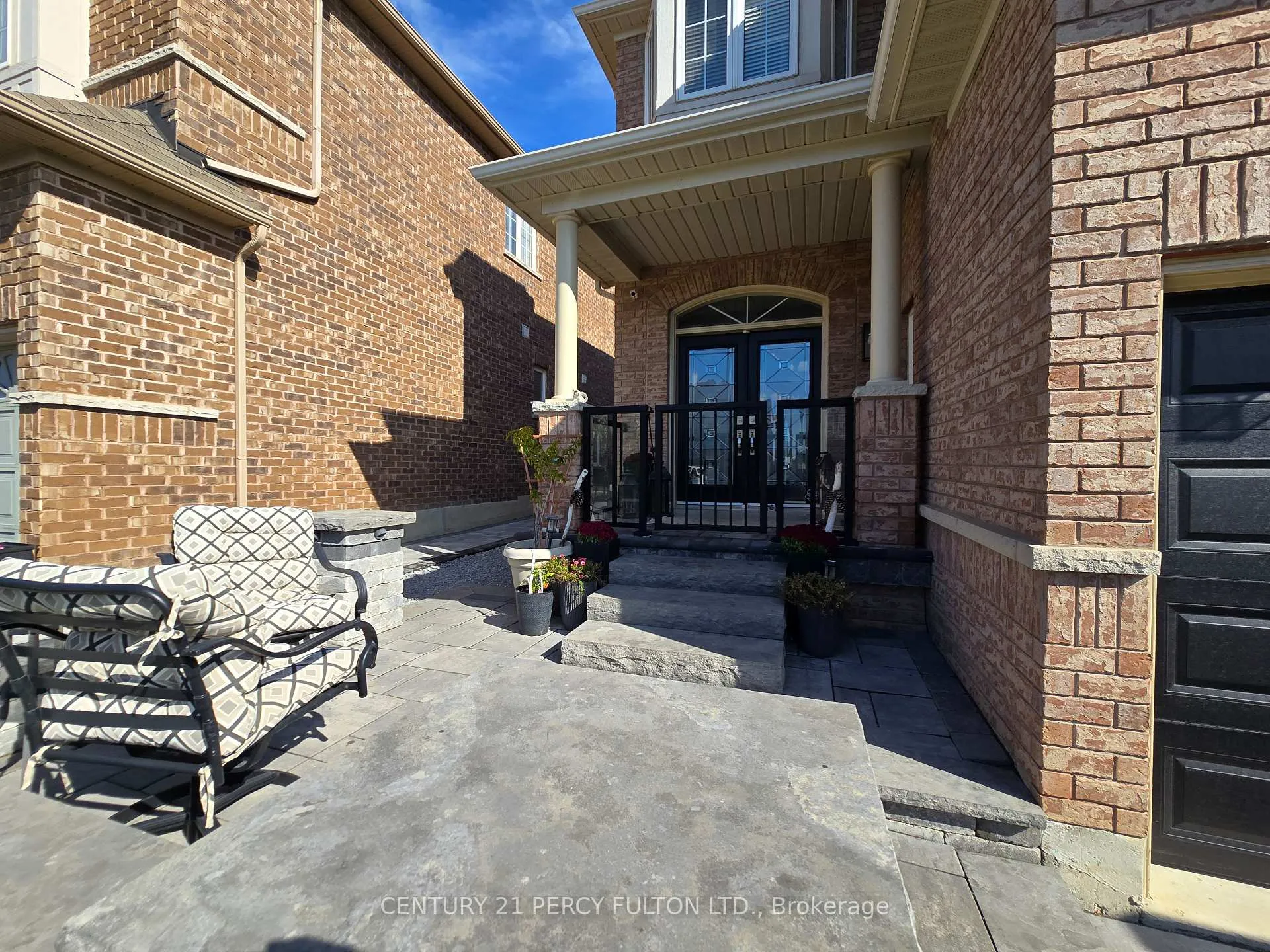 Photo 4 of 1979 Riverton Street, Oshawa, Taunton — HOMEH