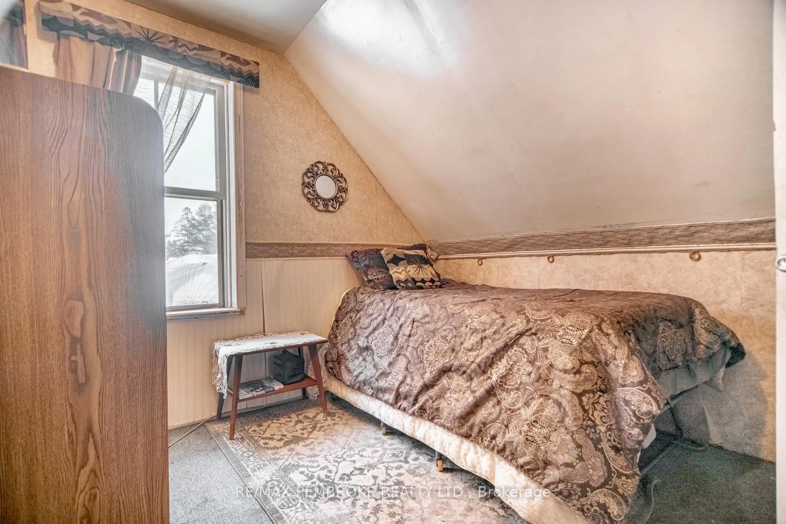 Photo 4 of 476 Airport Road, Petawawa — HOMEH