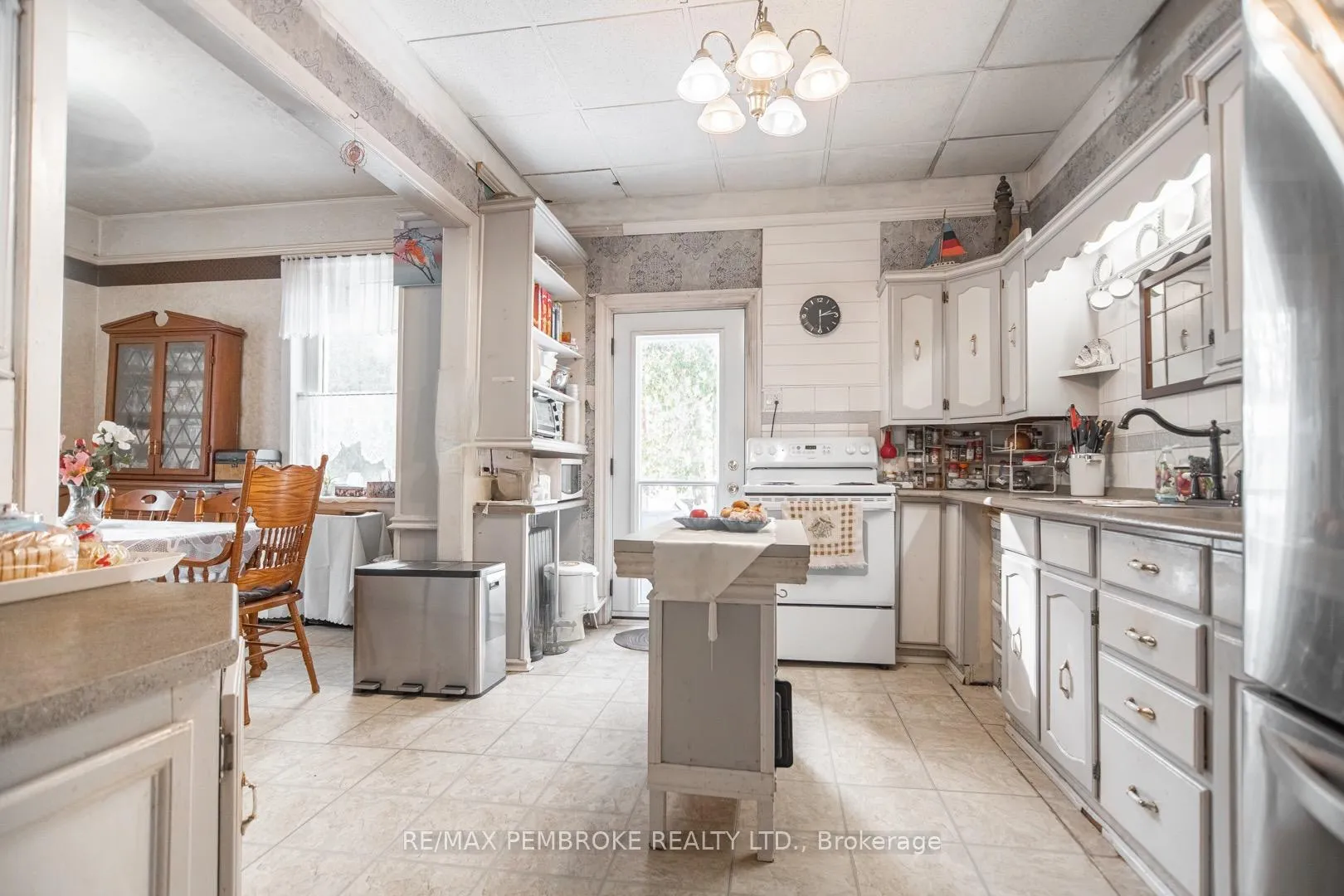 Photo 12 of 476 Airport Road, Petawawa — HOMEH