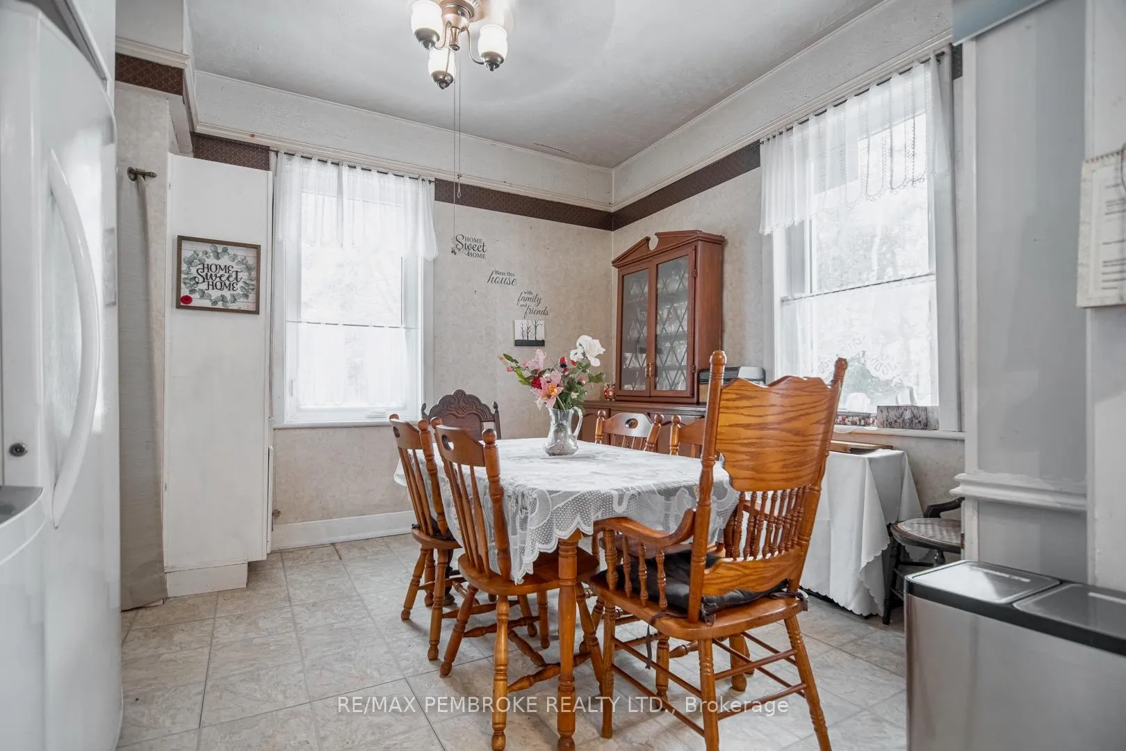 Photo 15 of 476 Airport Road, Petawawa — HOMEH