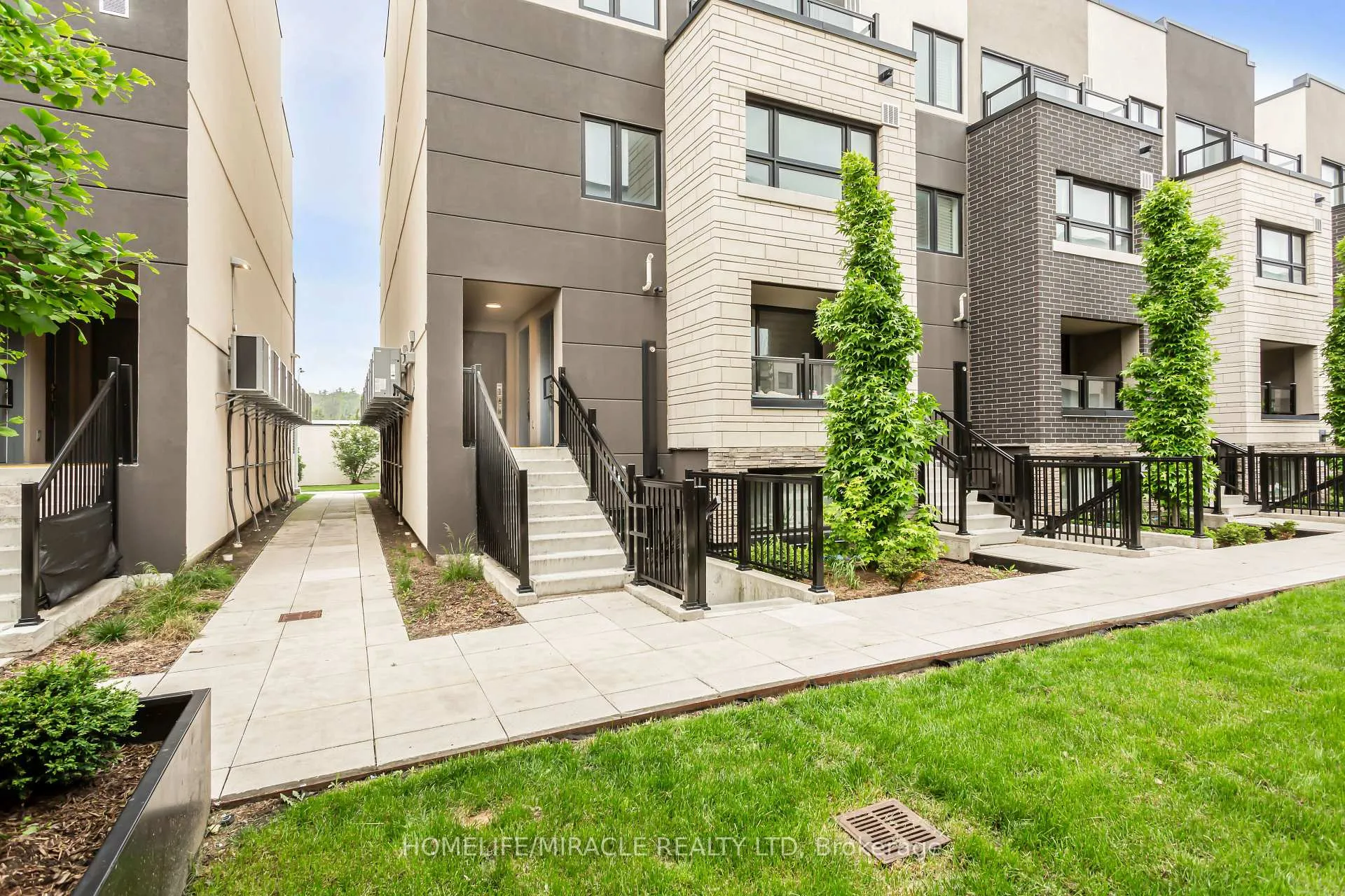 Photo 1 of Unit 203, 1137 Cooke Boulevard, Burlington, LaSalle — HOMEH