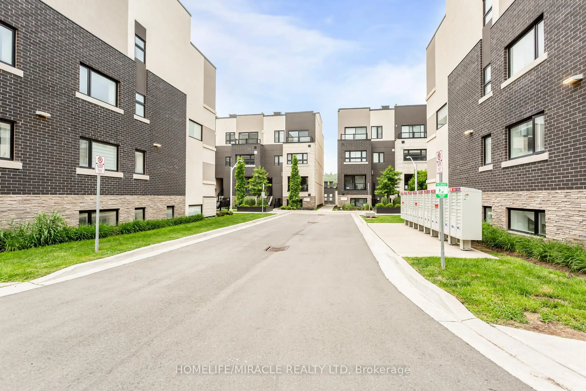 Photo 2 of Unit 203, 1137 Cooke Boulevard, Burlington, LaSalle — HOMEH