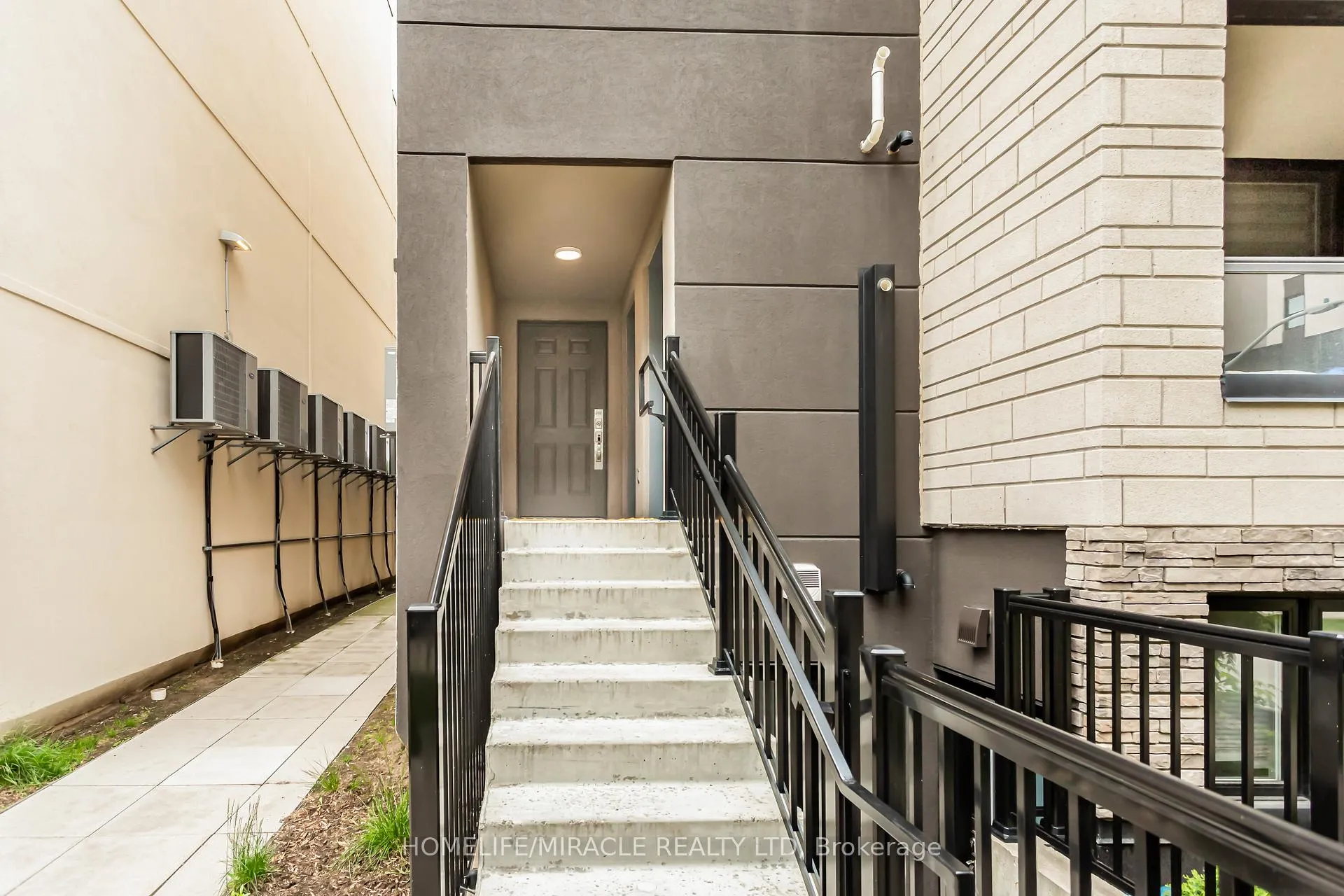 Photo 3 of Unit 203, 1137 Cooke Boulevard, Burlington, LaSalle — HOMEH